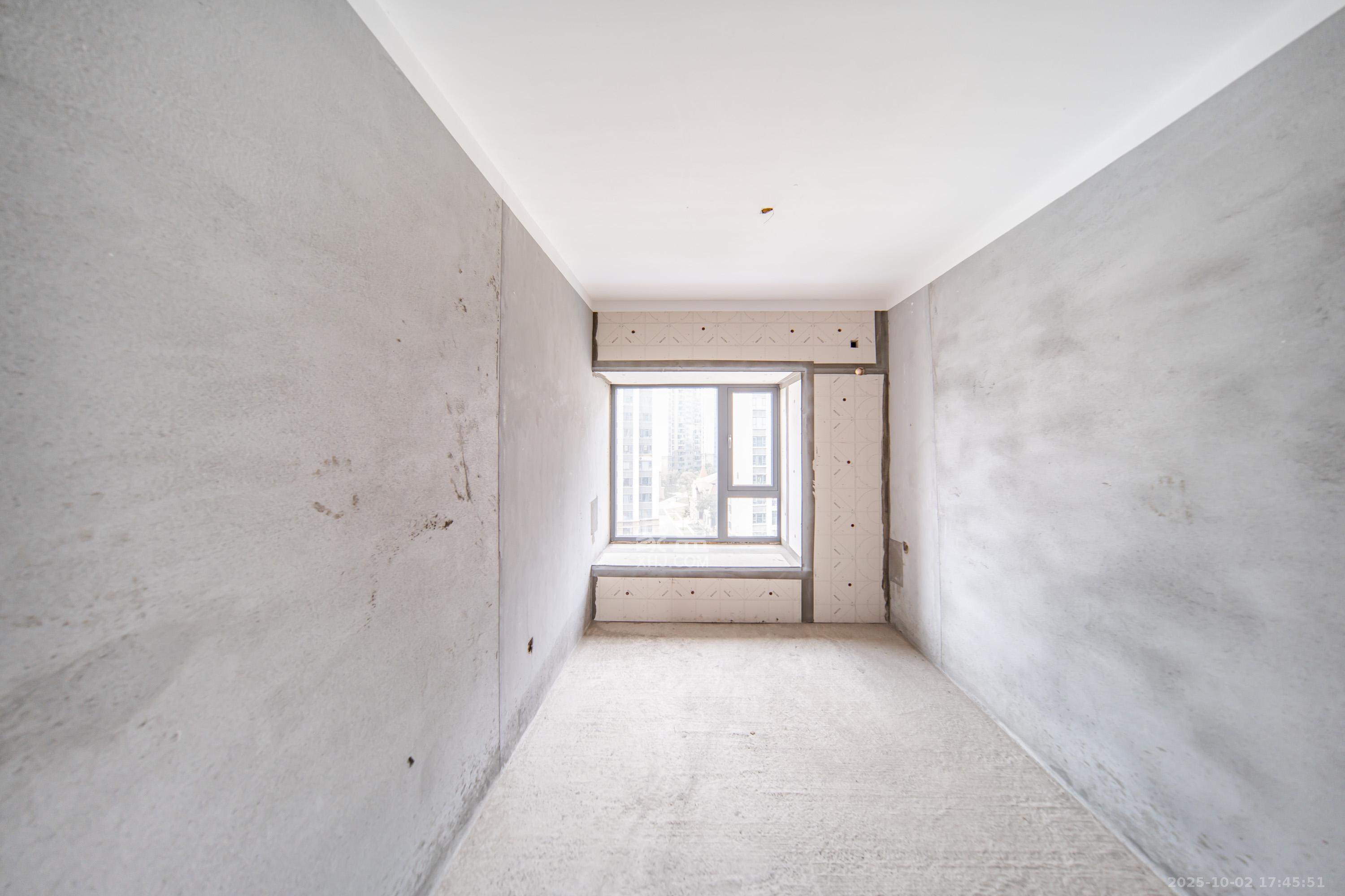 梦想滨江左岸  3室2厅2卫    73.0万卧室