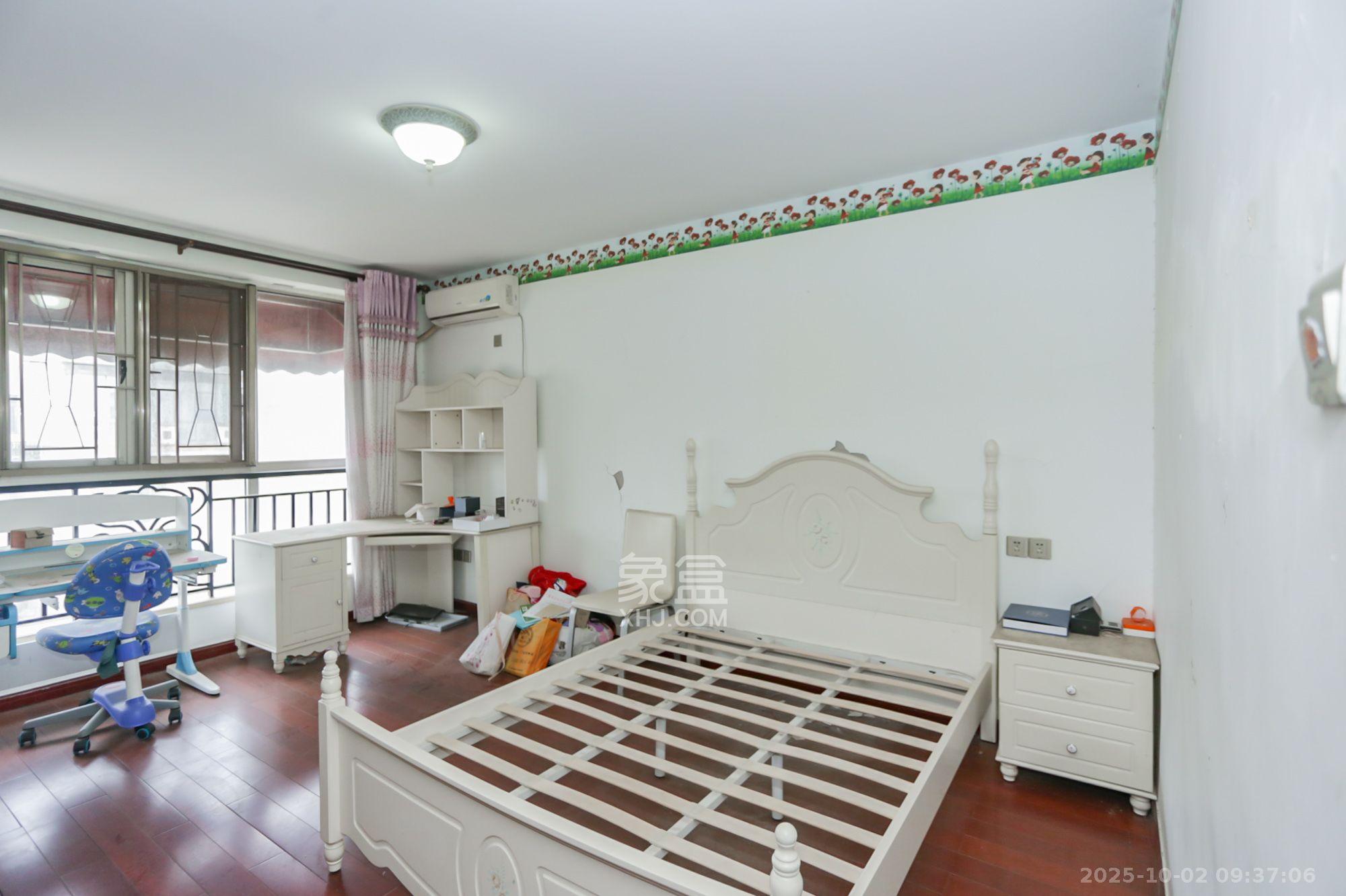 卓越蔚蓝海岸二期  4室2厅2卫    5200.0元/月室内图