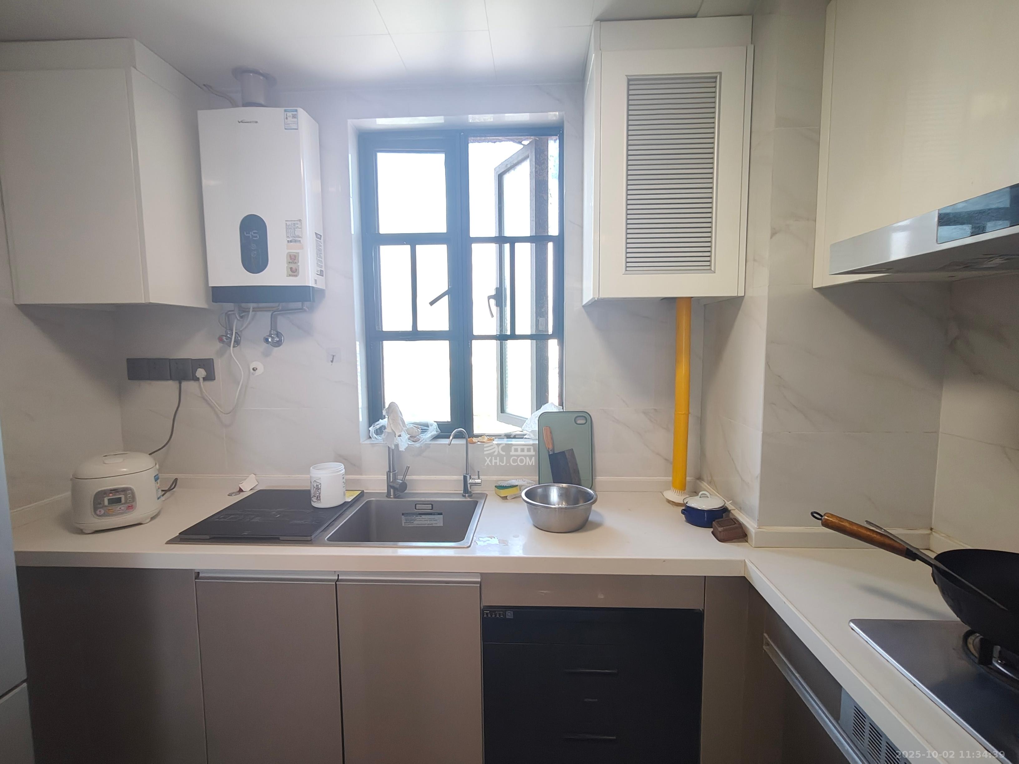 招商华发依云曦城  4室2厅2卫    2600.0元/月室内图