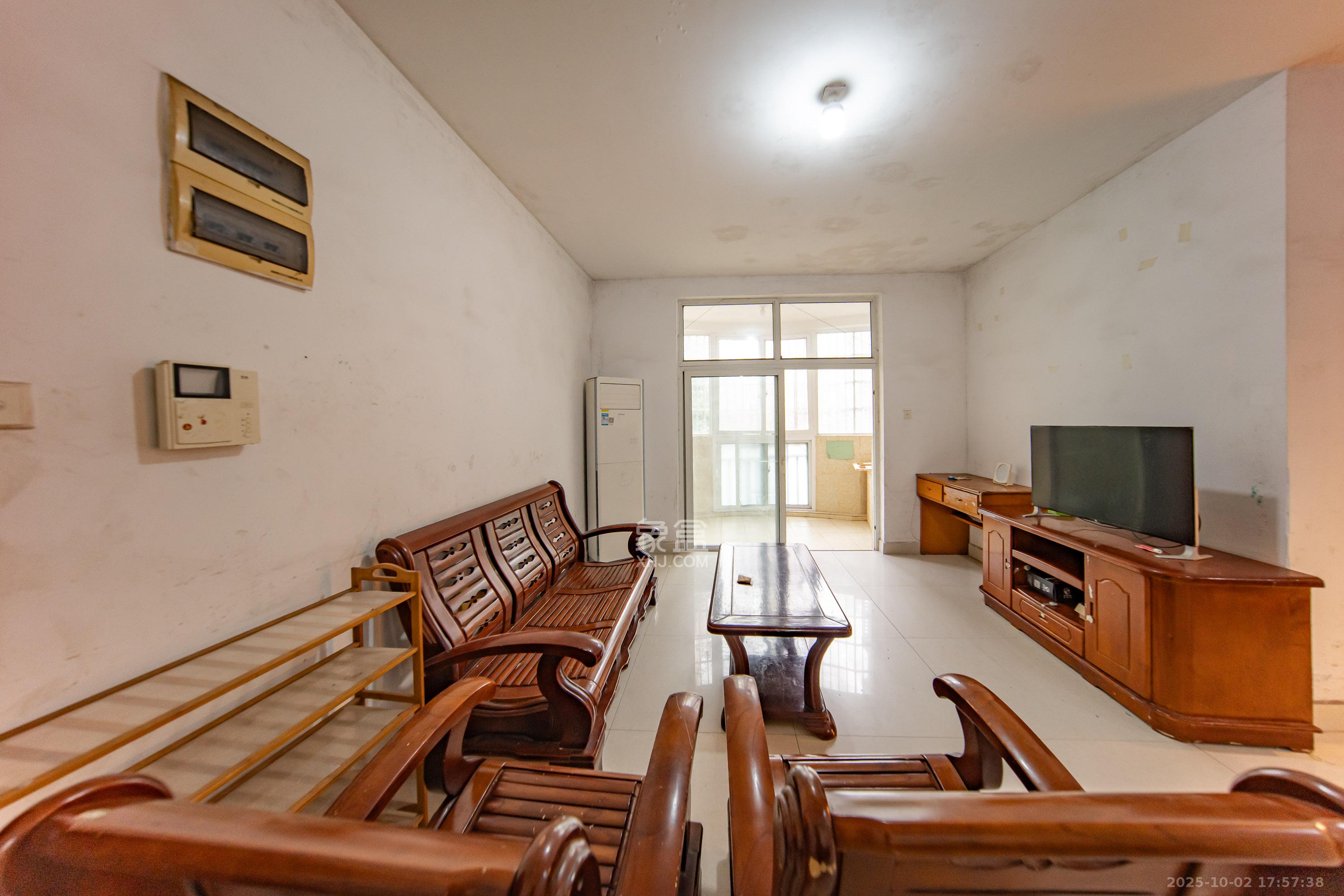 枫华府第  3室2厅2卫    46.8万客厅