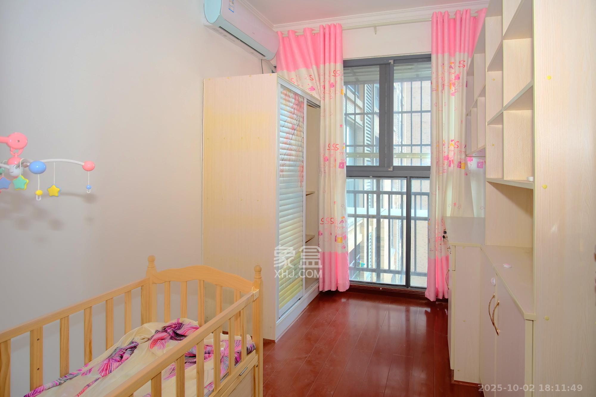 三一街区  3室2厅1卫    62.8万 三一街区  3室2厅1卫    62.8万卧室