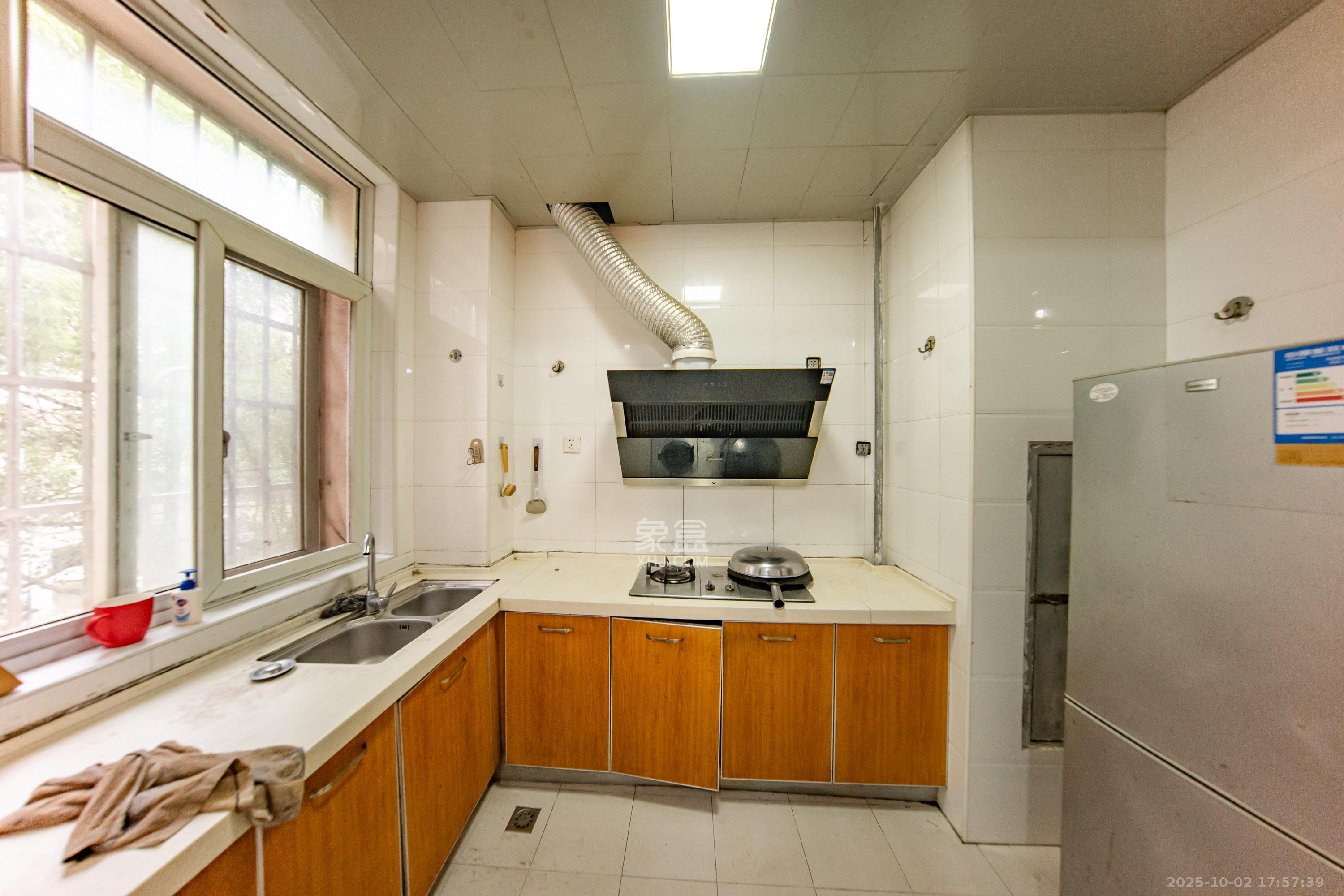 枫华府第  3室2厅2卫    46.8万厨房