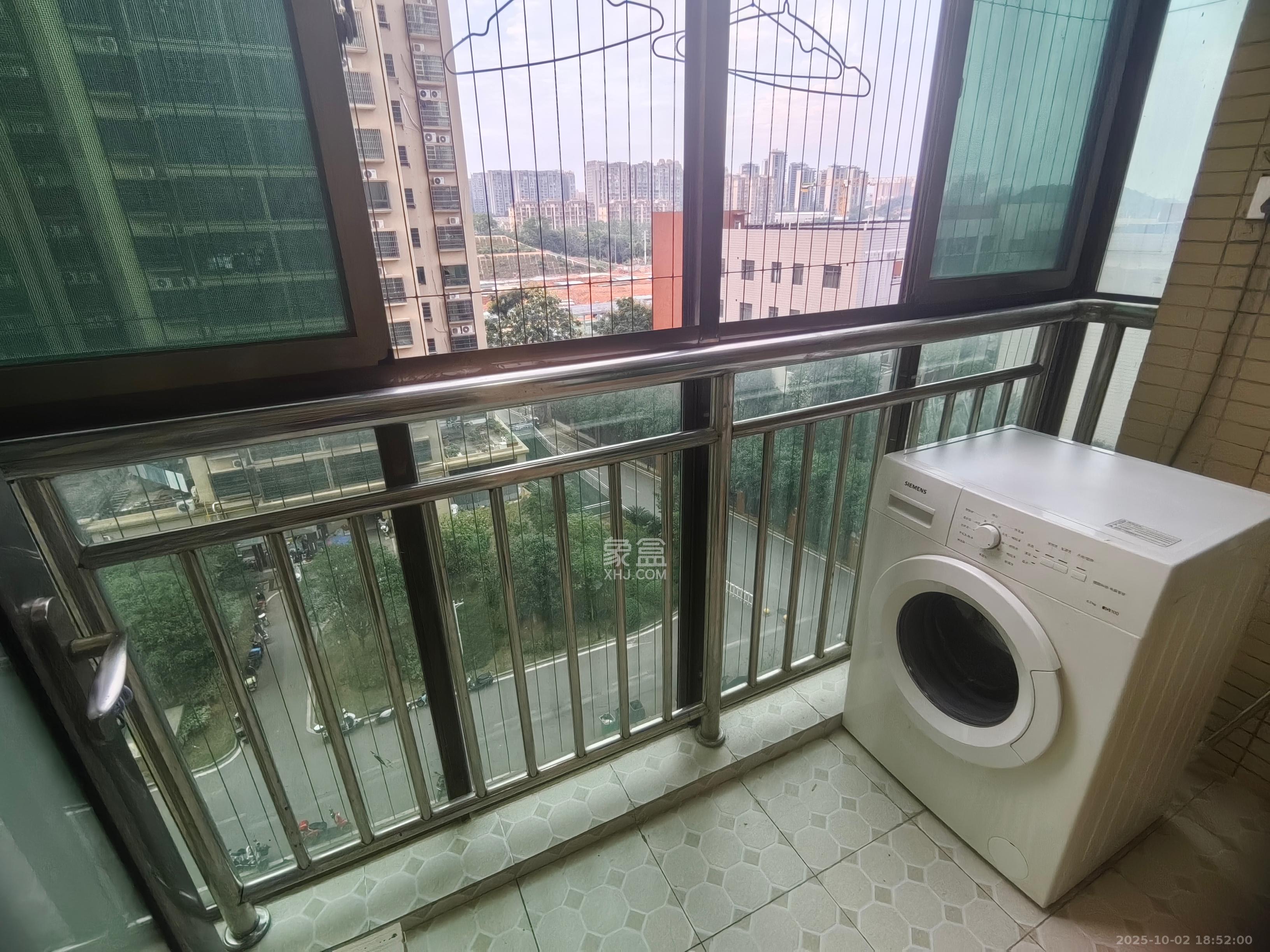 鄱阳佳郡  3室2厅2卫   2200.00元/月室内图