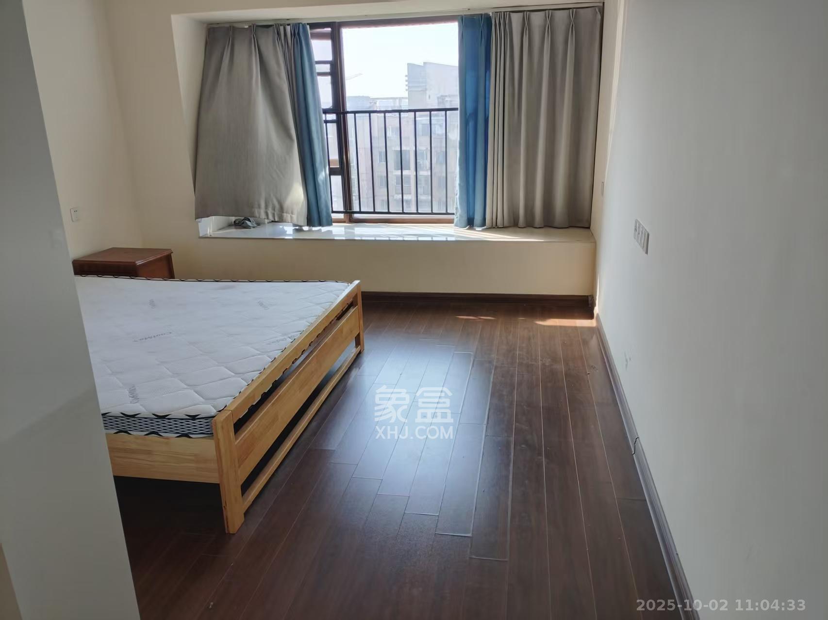 碧桂园中央花园  4室2厅3卫    2800.0元/月室内图