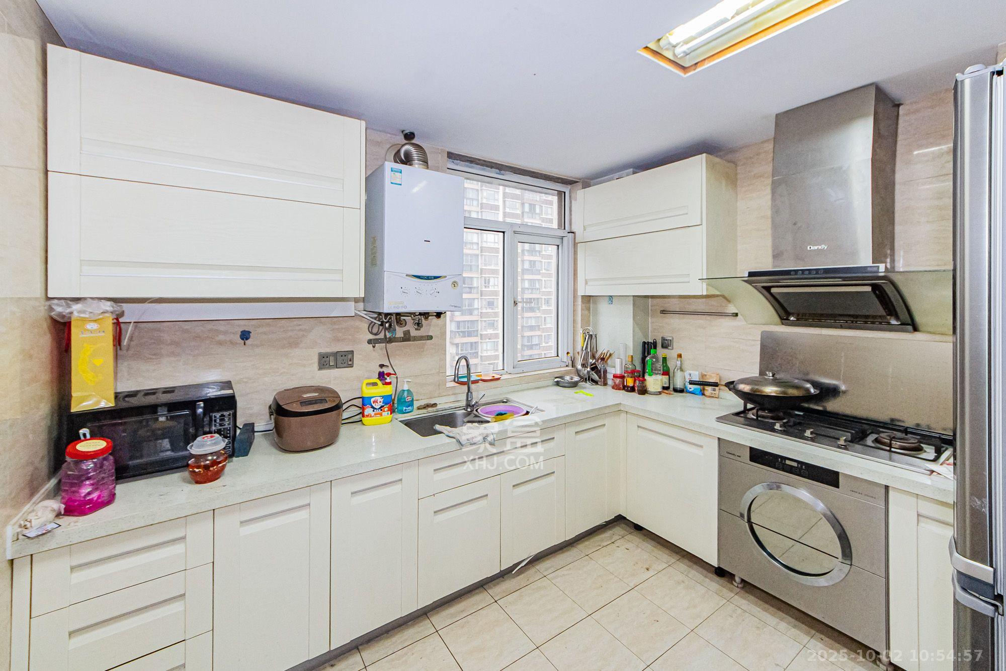 万国城(当代满庭春MOMA)一期 4室2厅1卫 4500.0元/月 万国城(当代满庭春MOMA)一期 4室2厅1卫 4500.0元/月室内图