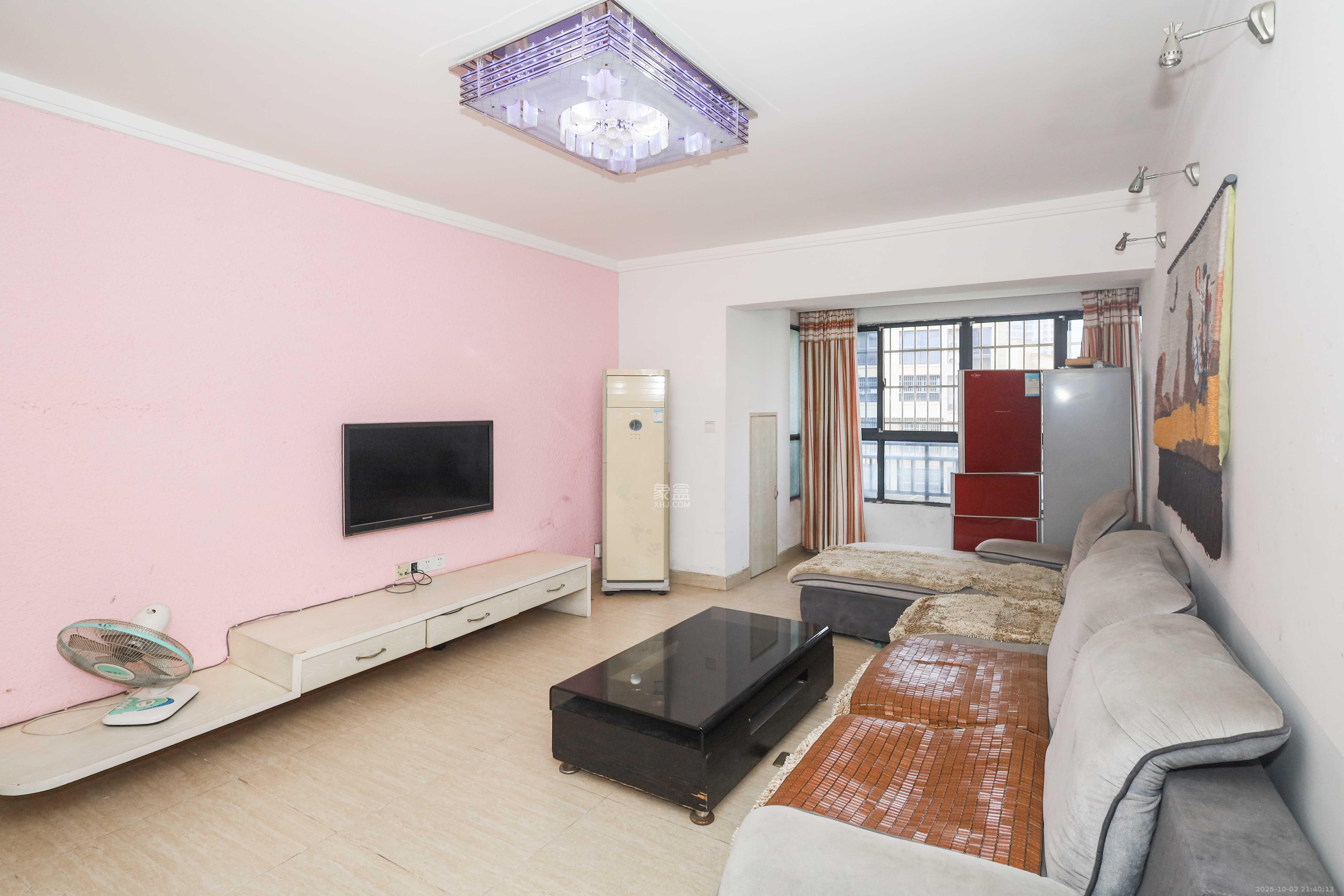 保利麓谷林语A区  3室2厅1卫    79.0万客厅