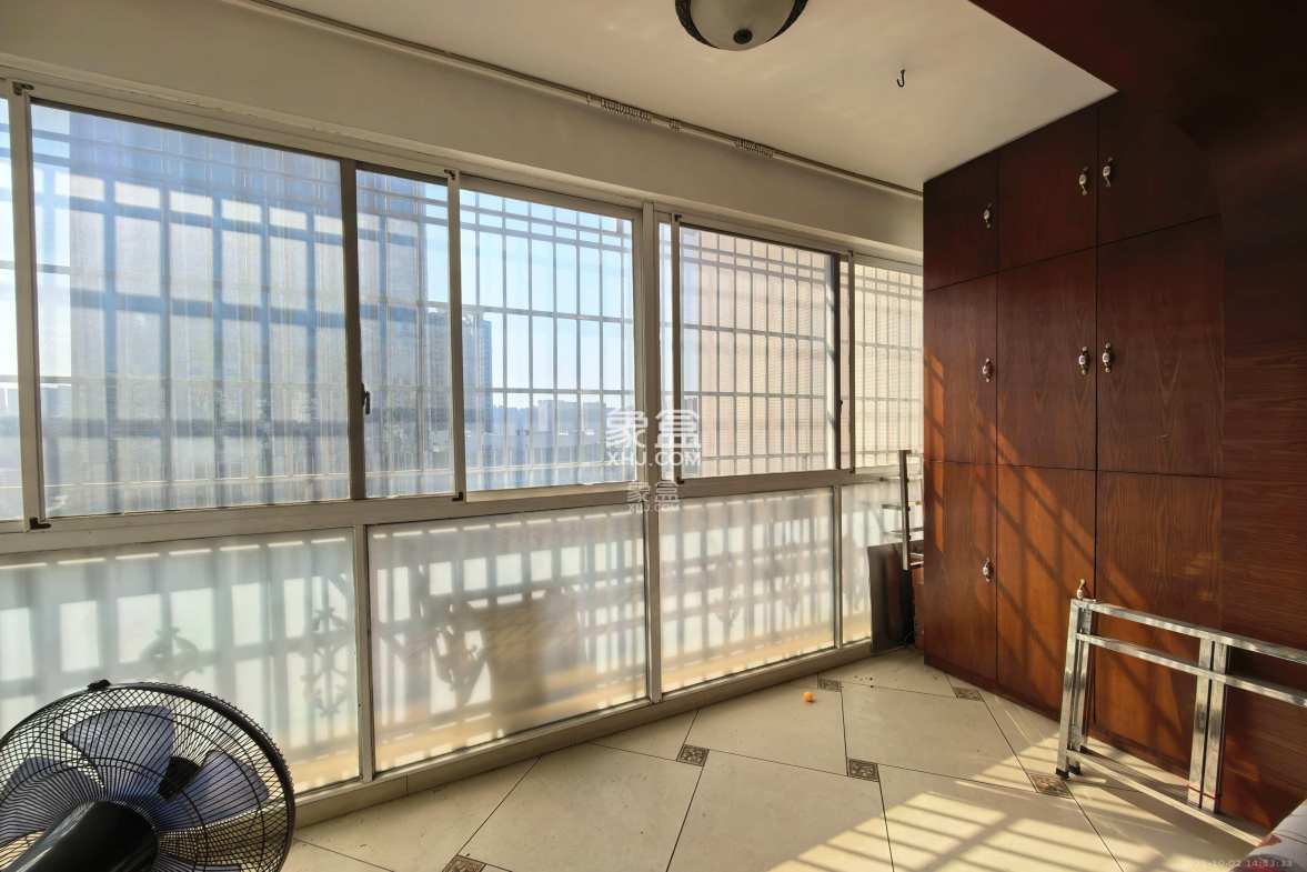 城市山水豪园(山水城市风景) 3室2厅1卫 2700.0元/月 城市山水豪园(山水城市风景) 3室2厅1卫 2700.0元/月室内图