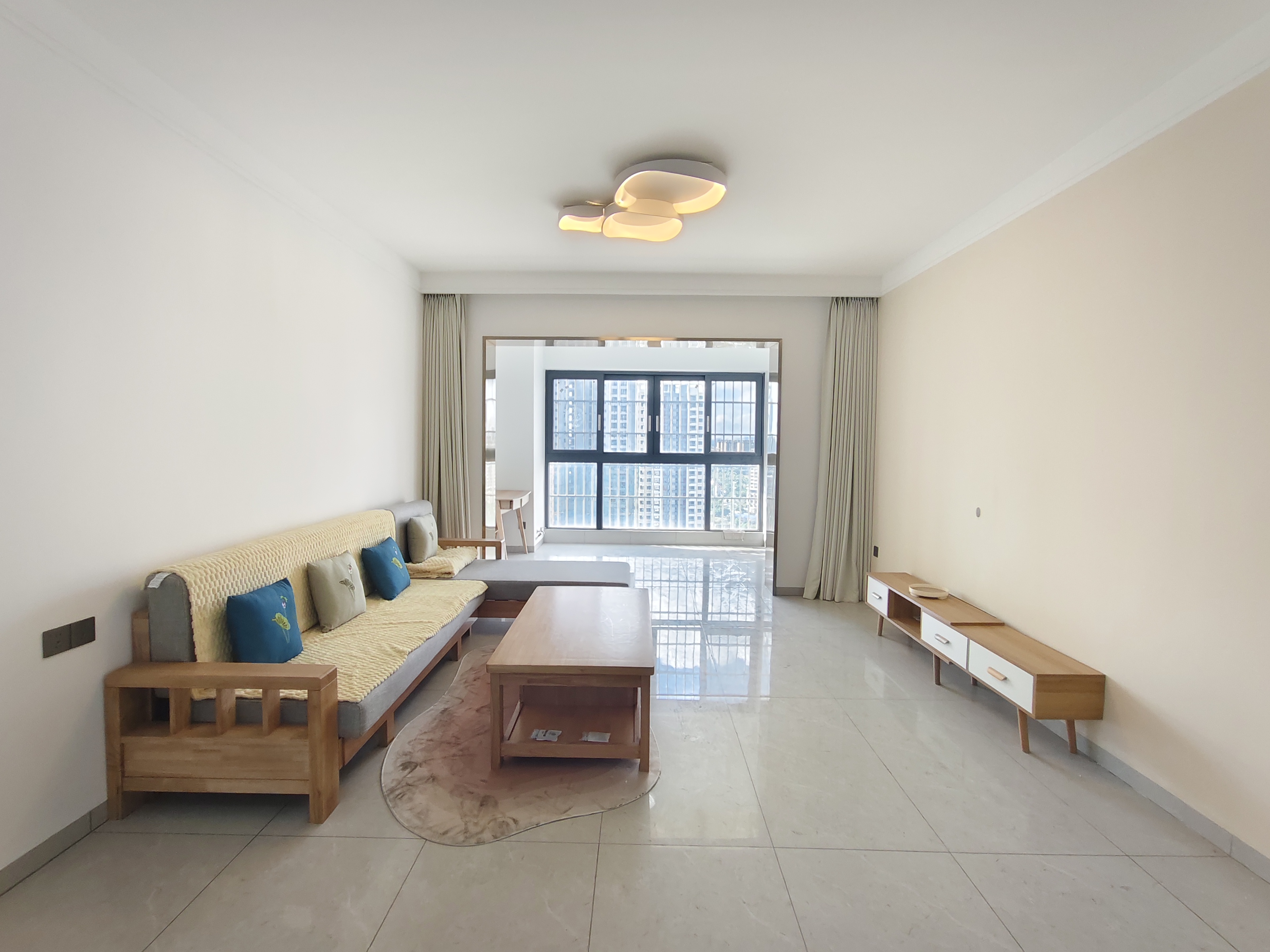 金盘花园(海马金盘花园1期) 3室2厅2卫 3200.0元/月 金盘花园(海马金盘花园1期) 3室2厅2卫 3200.0元/月室内图