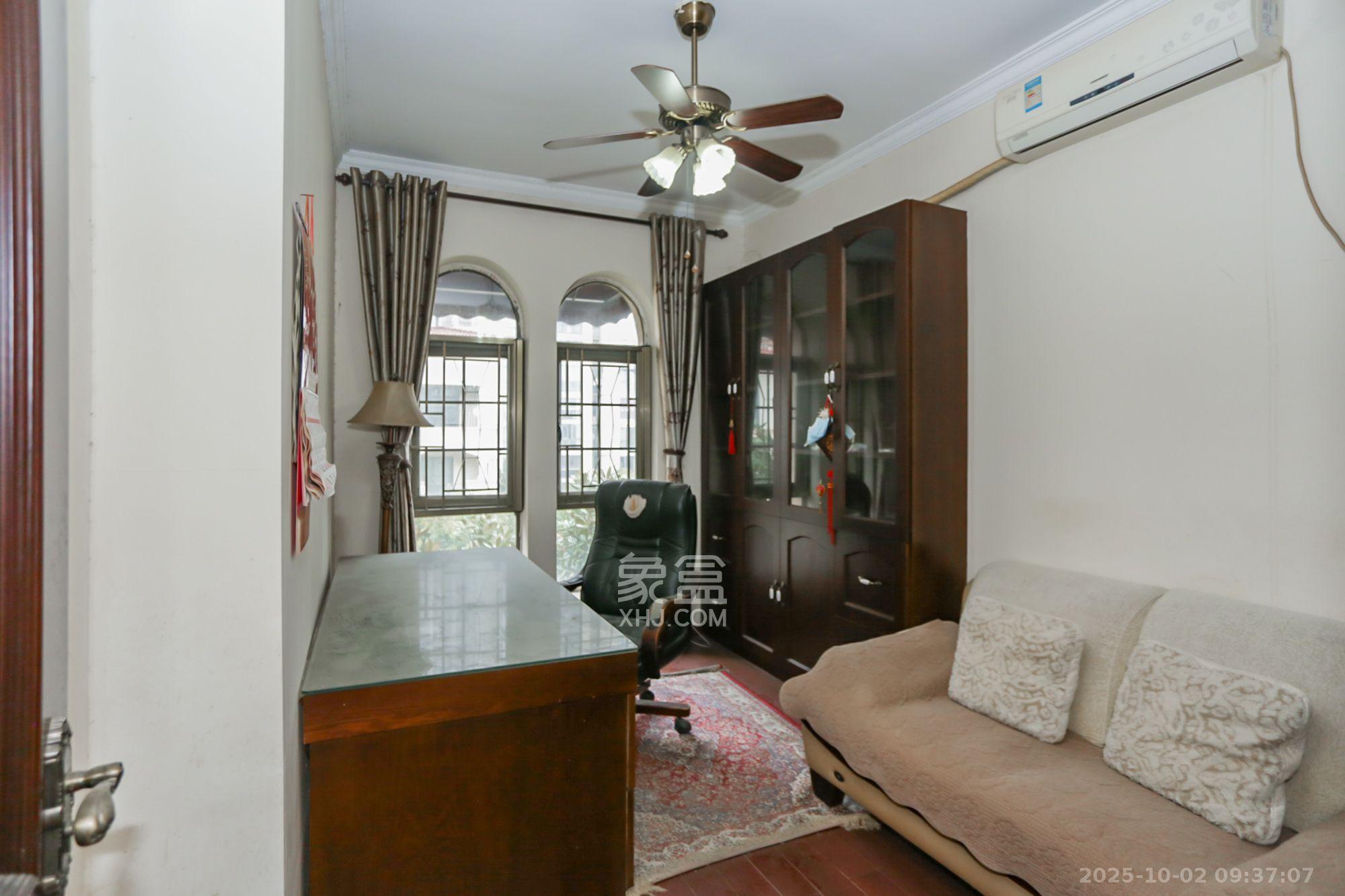 卓越蔚蓝海岸二期  4室2厅2卫    5200.0元/月室内图