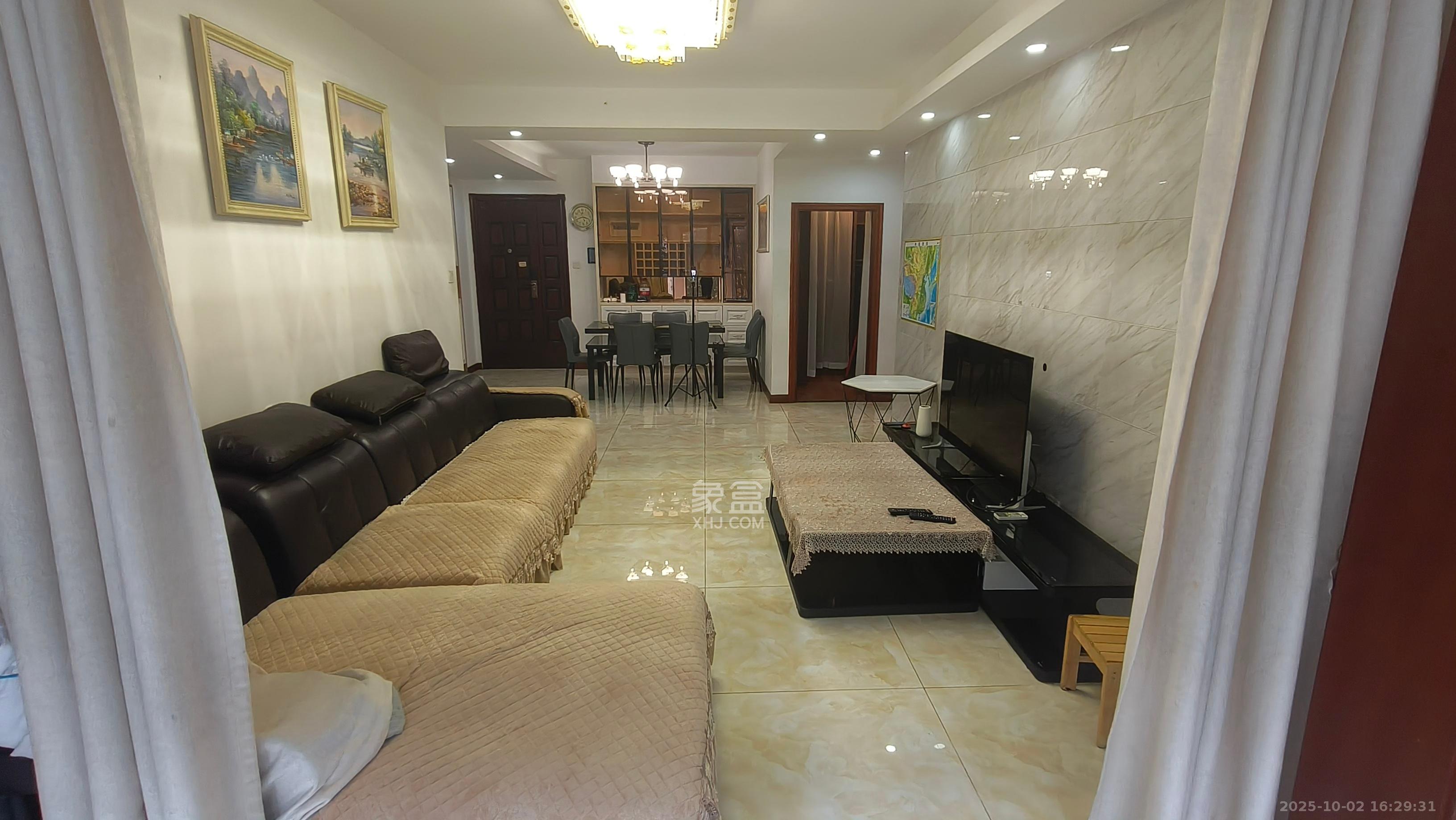 第六都（陆都小区）  4室2厅2卫    3800.0元/月室内图