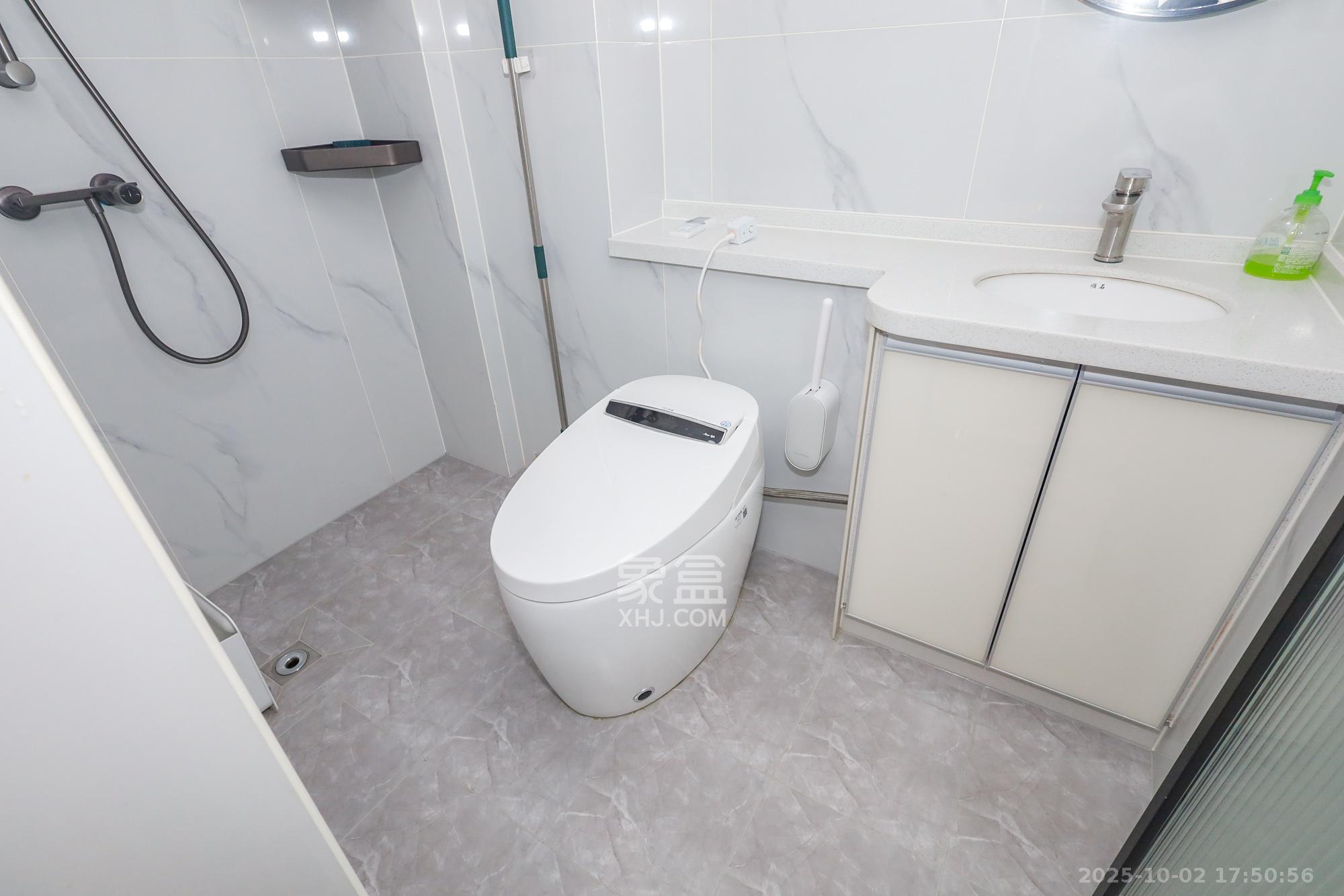 卓越中寰  2室2厅1卫    88.0万卫生间