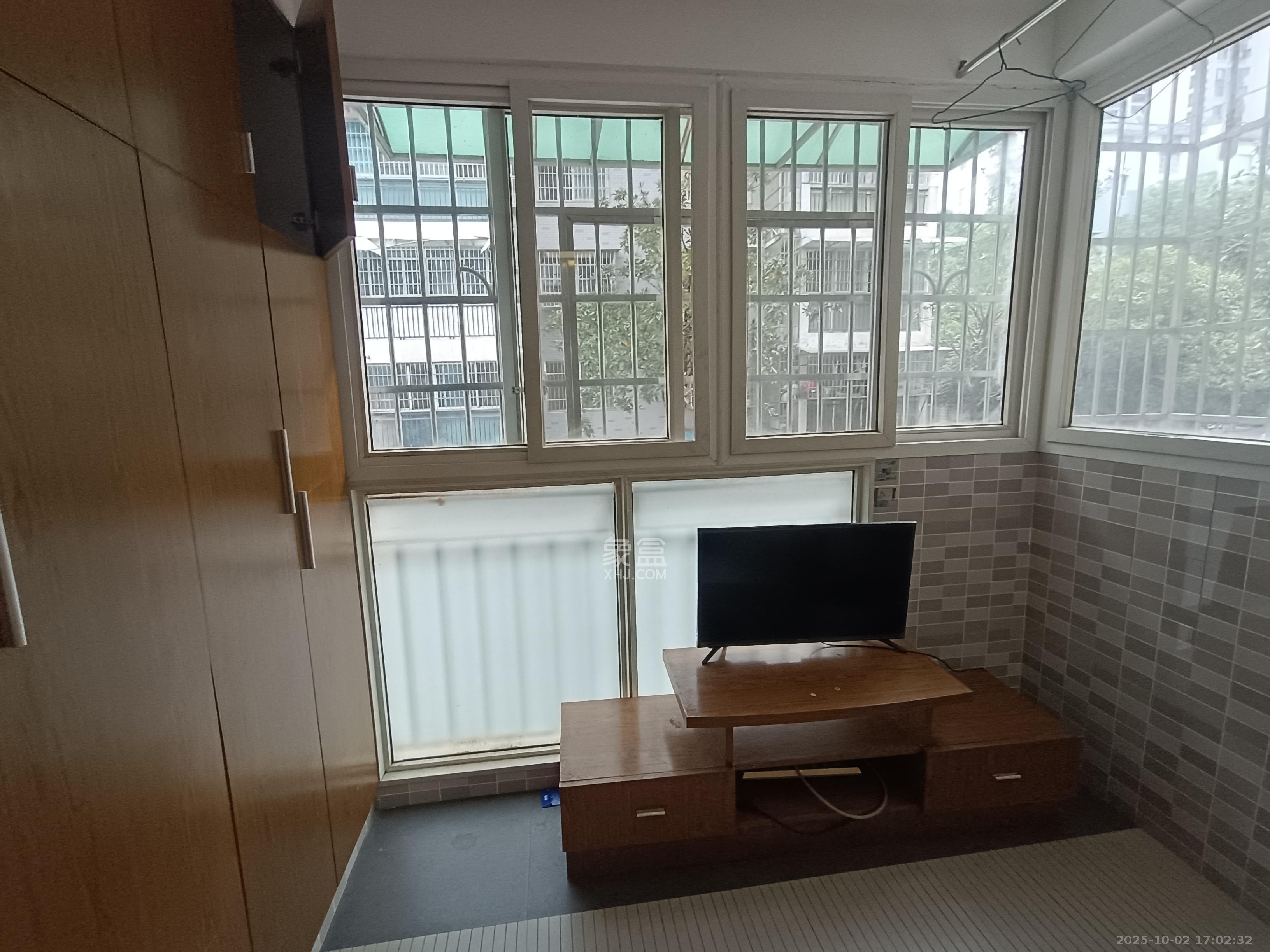 好家园  3室2厅1卫   1800.00元/月室内图