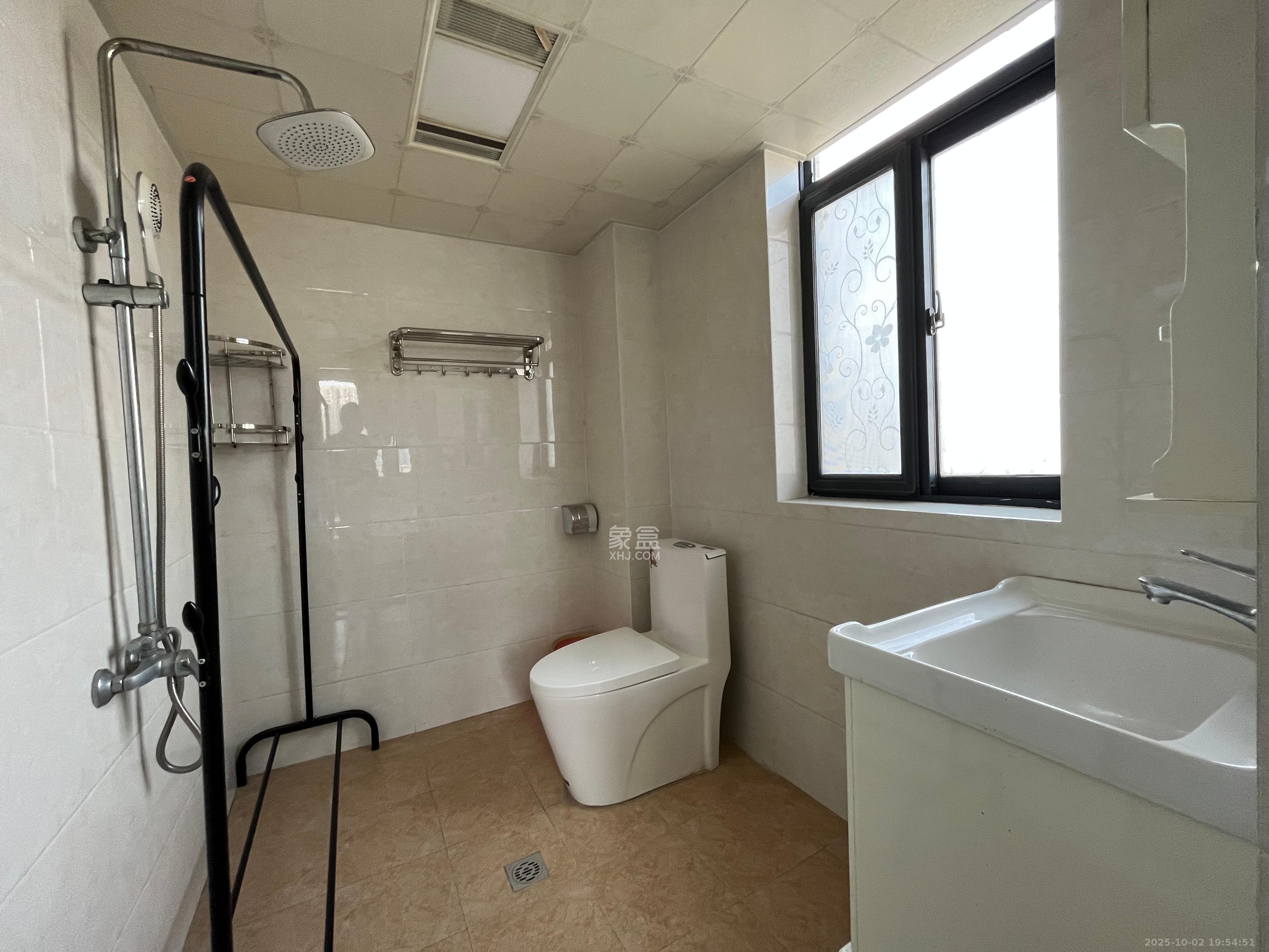 天悦鑫苑 3室2厅2卫 3300.0元/月 天悦鑫苑 3室2厅2卫 3300.0元/月室内图