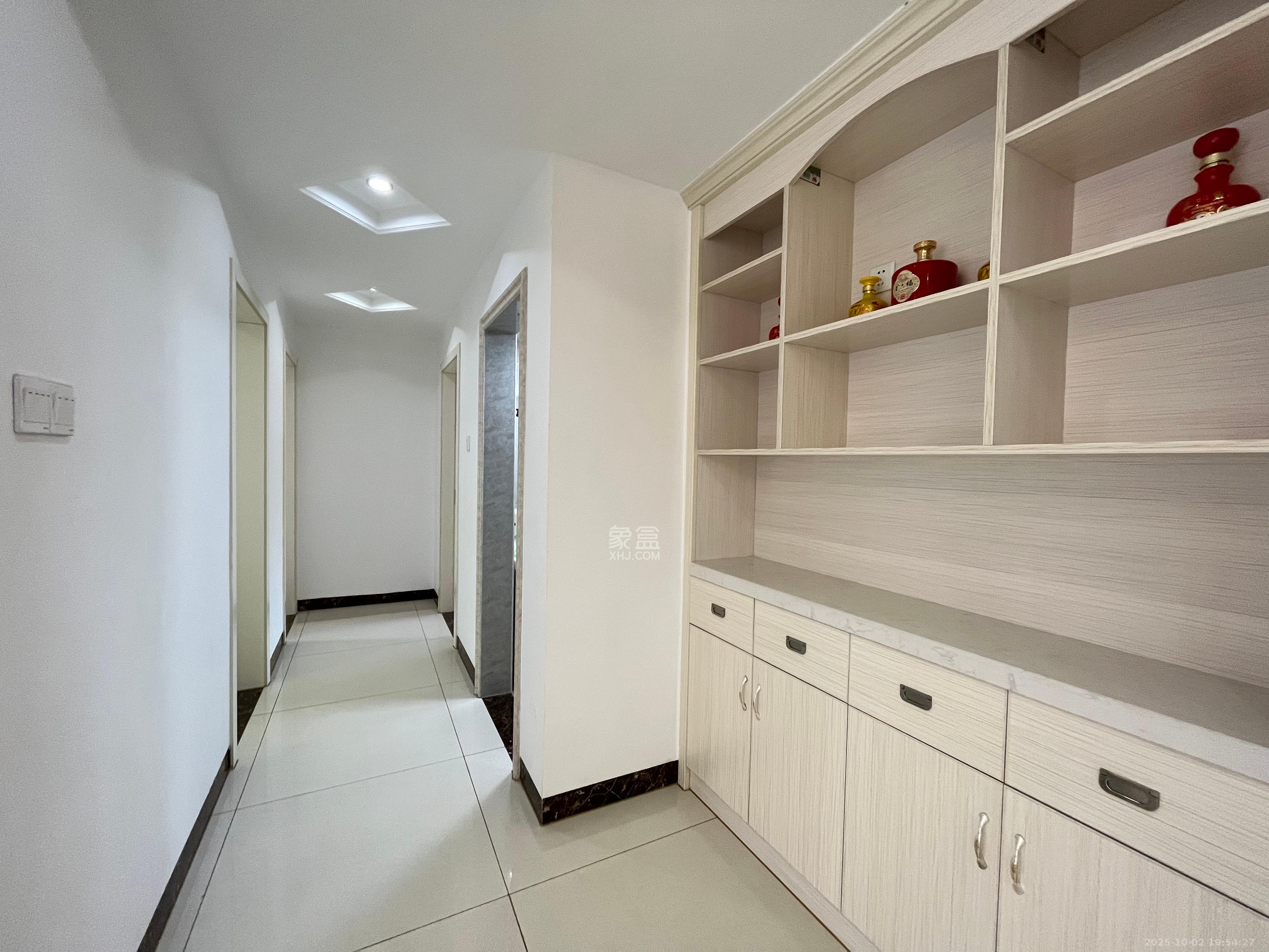 天悦鑫苑  3室2厅2卫    3300.0元/月室内图