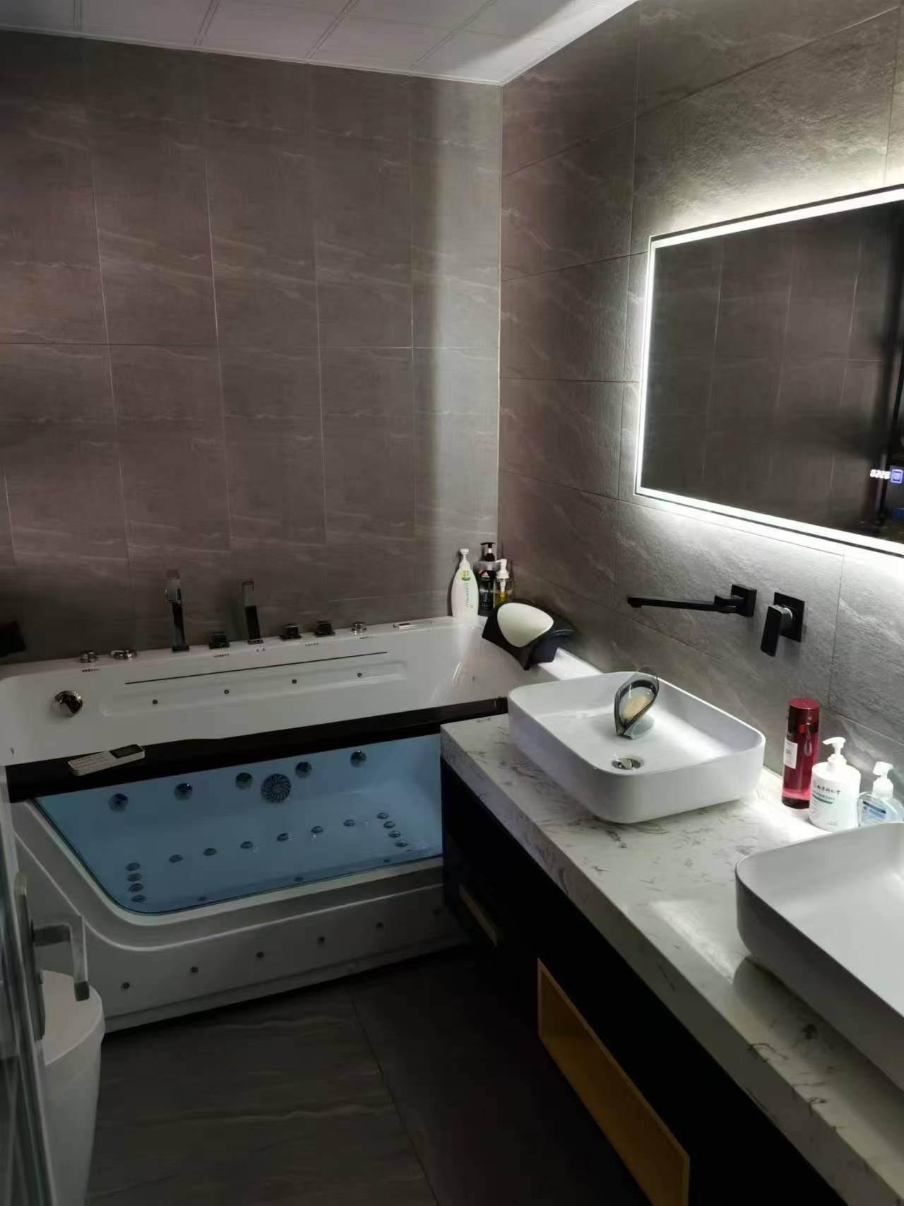 绿地海长流四期(绿地福邸) 4室2厅2卫 285.0万 绿地海长流四期(绿地福邸) 4室2厅2卫 285.0万客厅