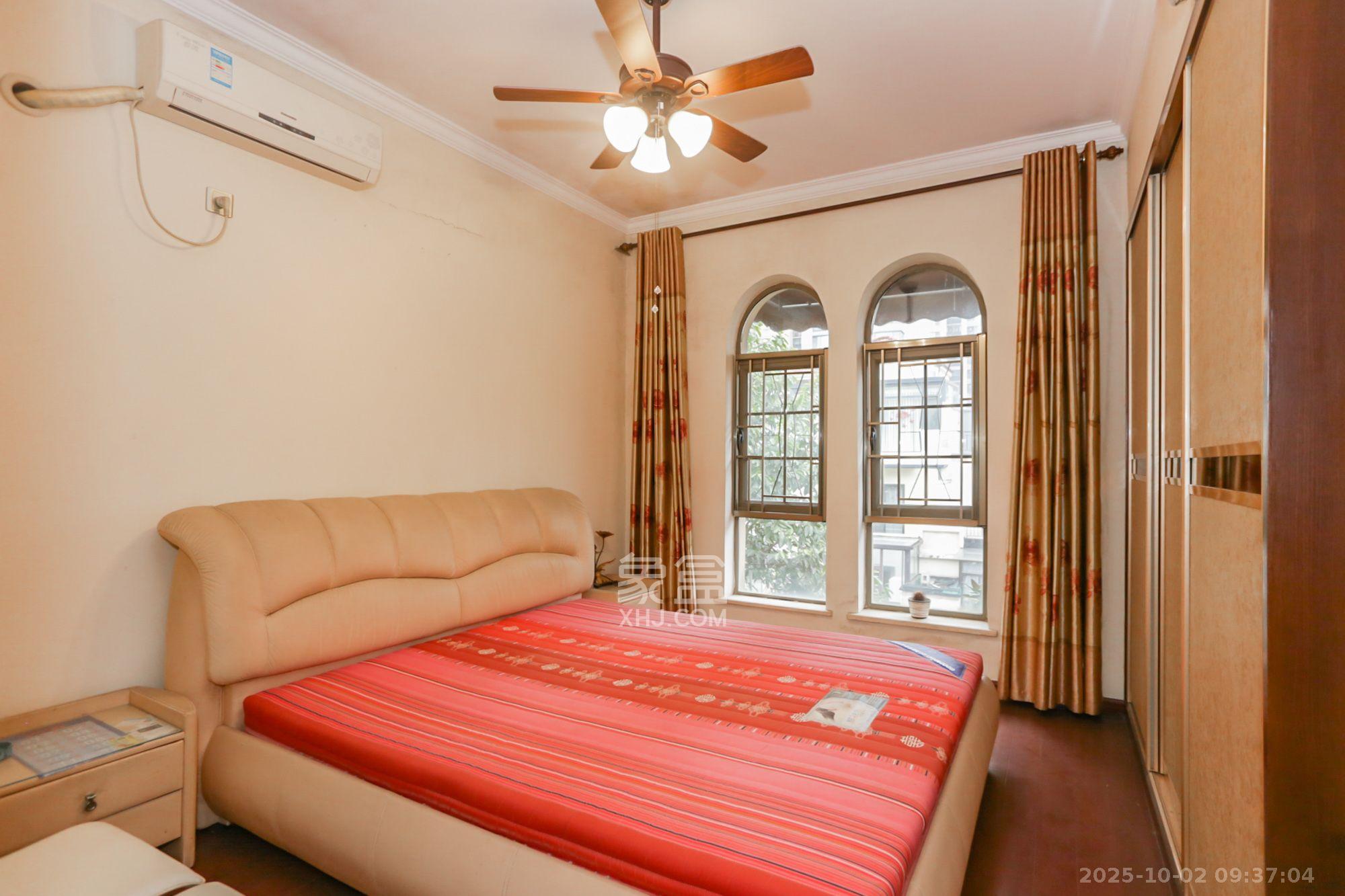 卓越蔚蓝海岸二期  4室2厅2卫    5200.0元/月室内图