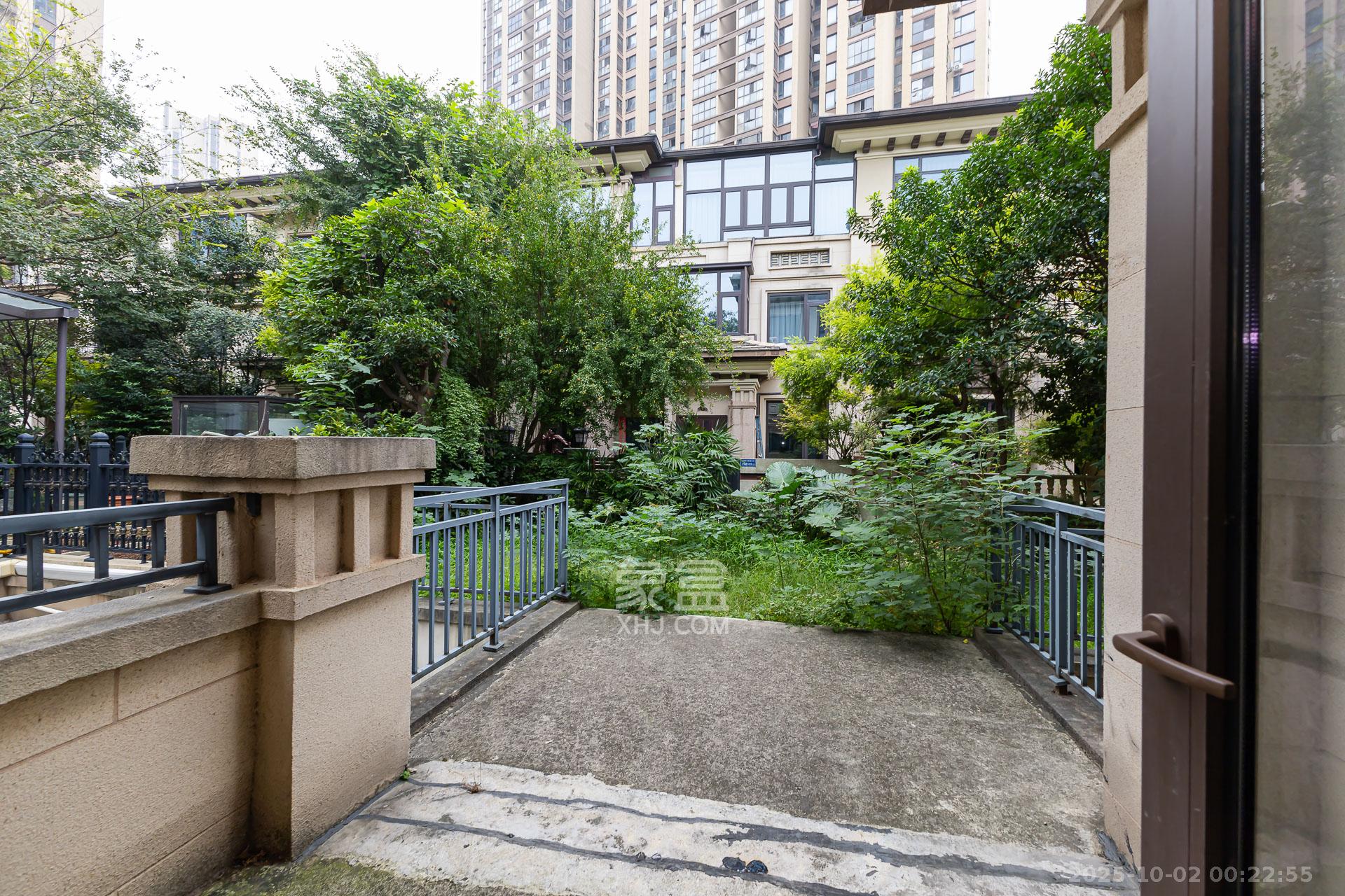 龙湖湘风原著（龙湖湘风星城）  5室2厅4卫    375.0万其他