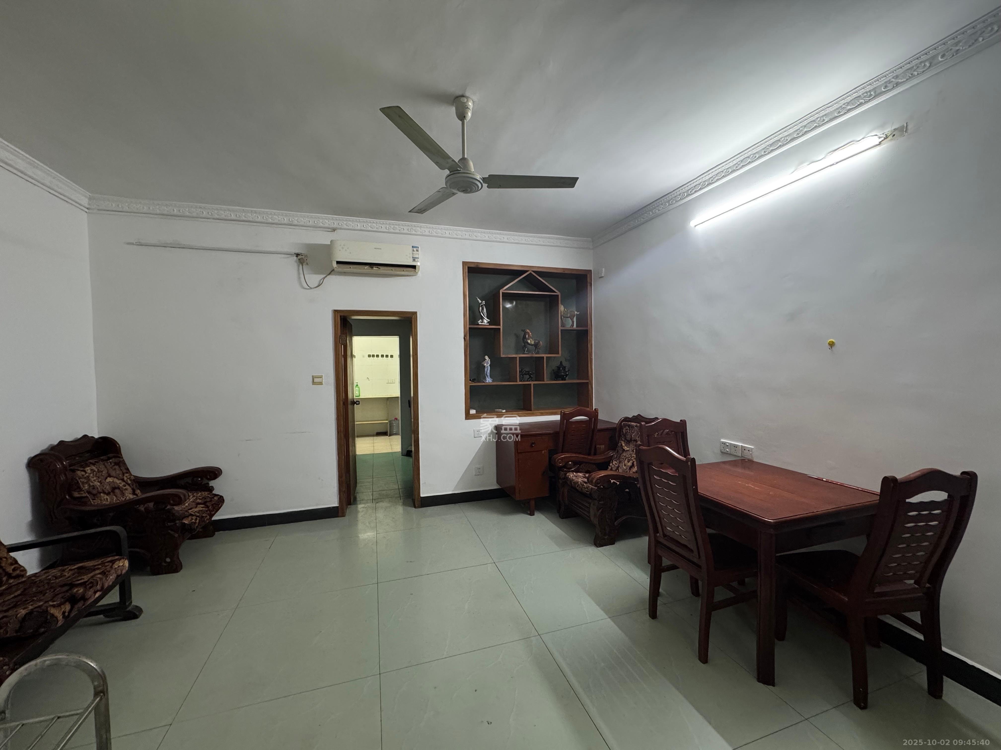 市直属机关宿舍 3室2厅1卫 1800.0元/月 市直属机关宿舍 3室2厅1卫 1800.0元/月室内图