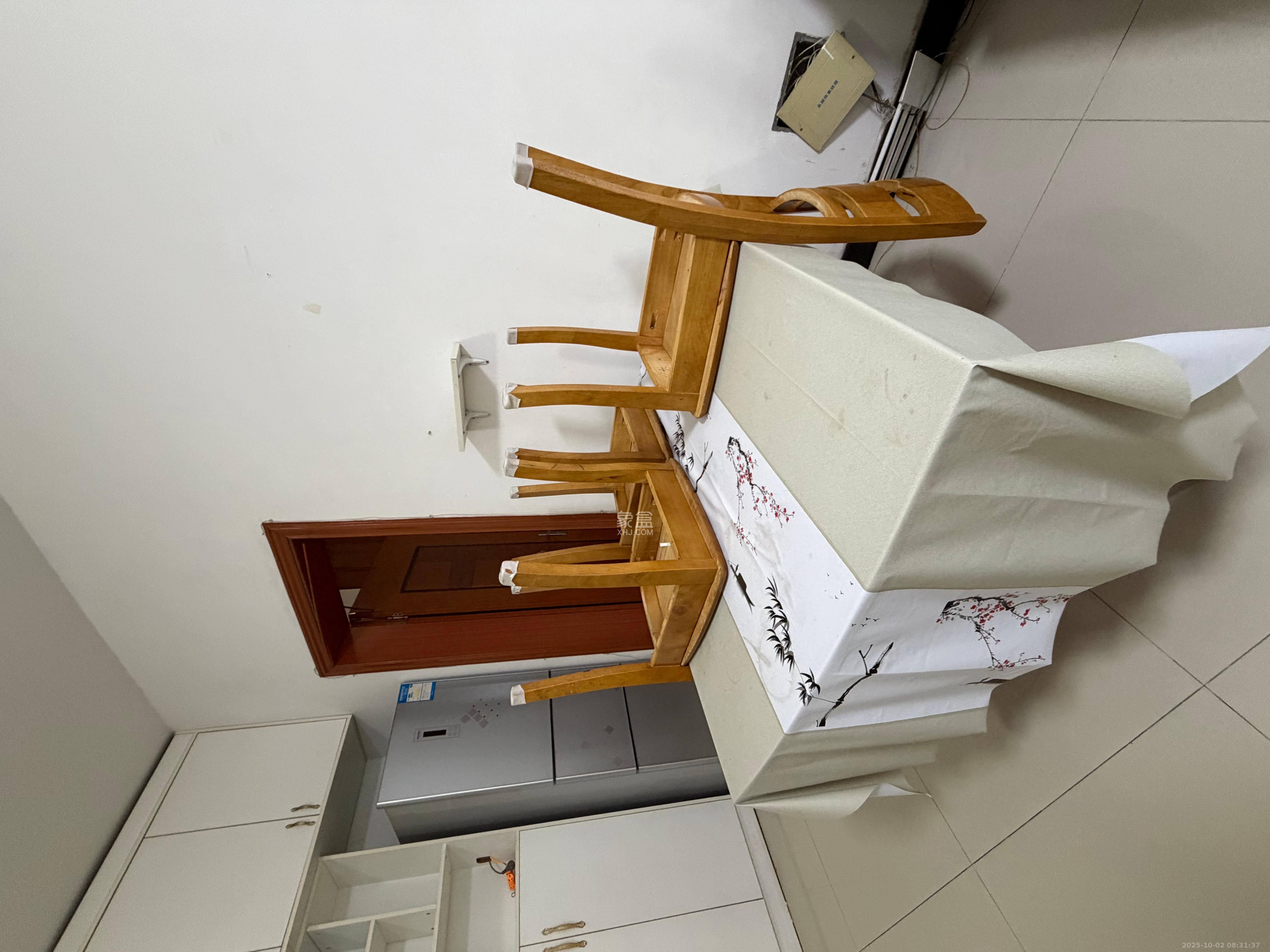 麓山润城  2室1厅1卫   1900.00元/月室内图