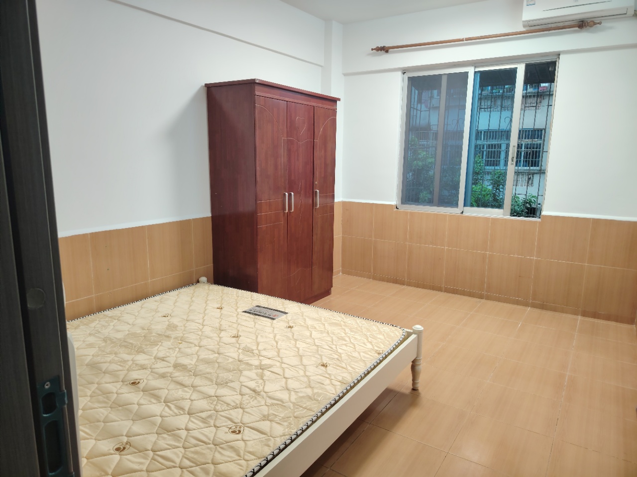 十四中学宿舍  3室2厅1卫   2500.00元/月室内图