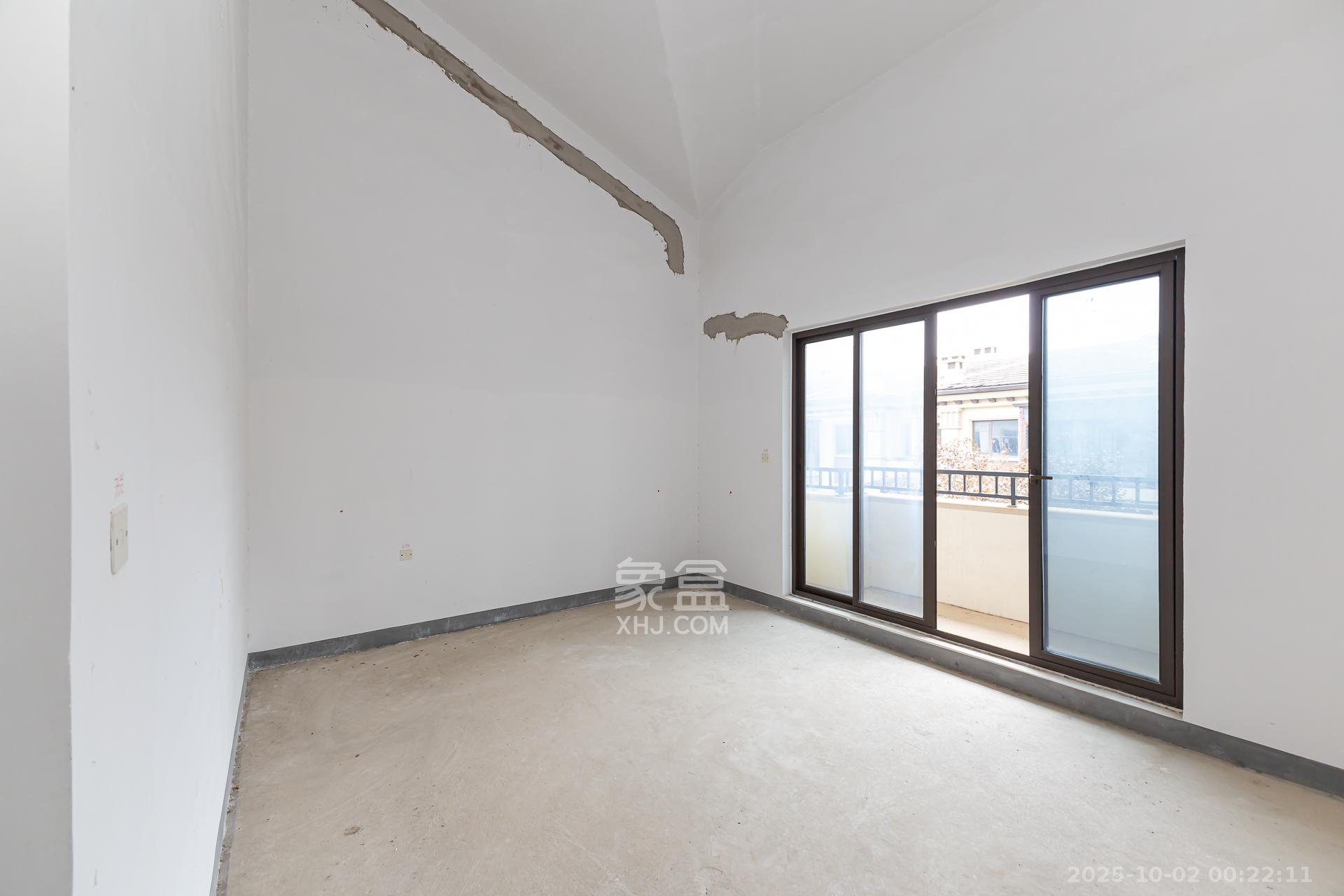 龙湖湘风原著(龙湖湘风星城) 5室2厅4卫 375.0万 龙湖湘风原著(龙湖湘风星城) 5室2厅4卫 375.0万卧室