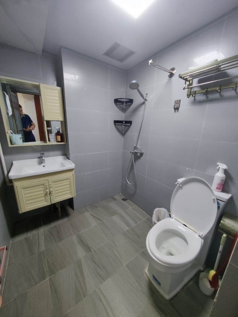 宇建国贸城 1室1厅1卫 2100.0元/月 宇建国贸城 1室1厅1卫 2100.0元/月室内图