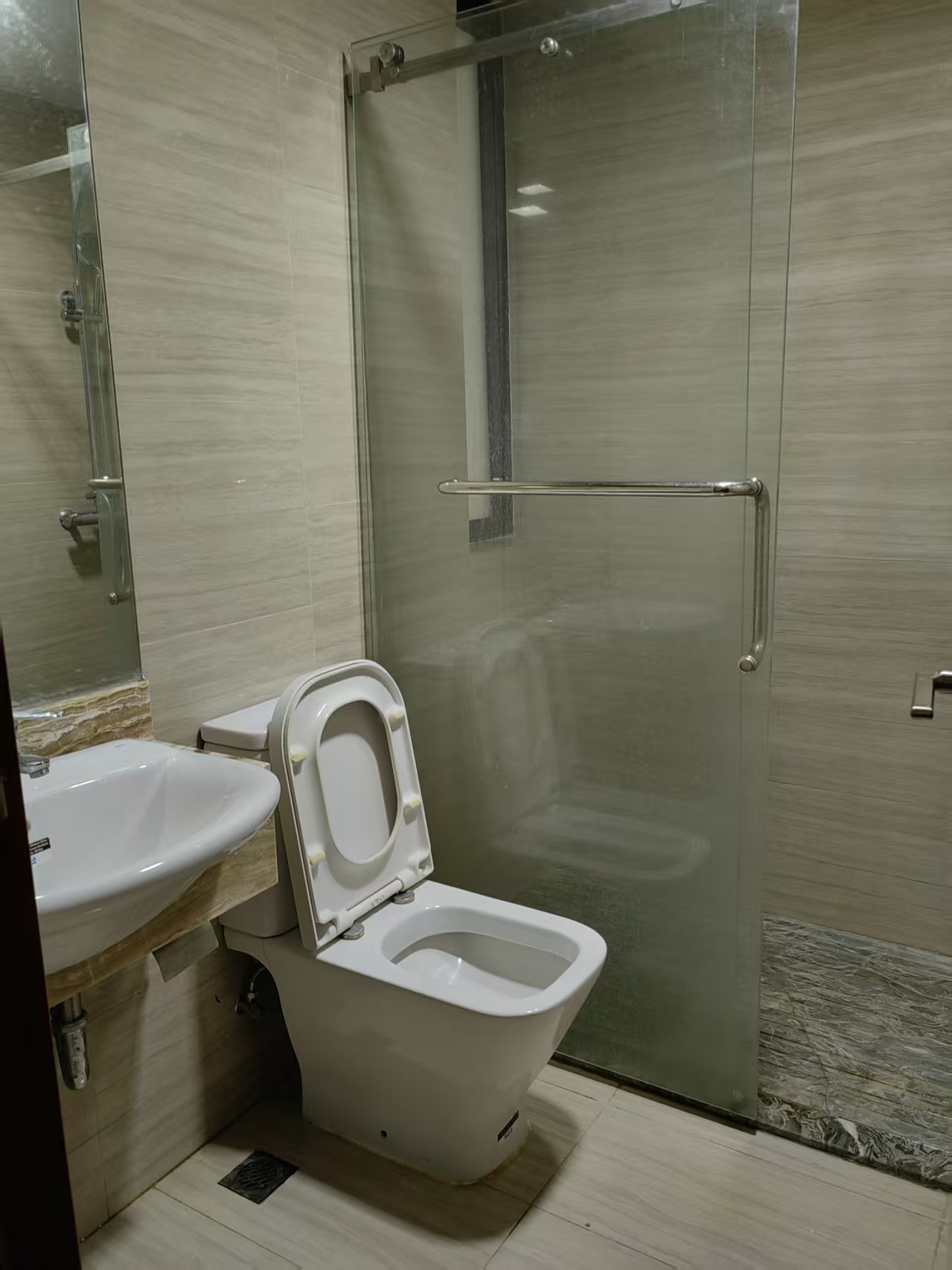 开维生态城 3室2厅2卫 2300.0元/月 开维生态城 3室2厅2卫 2300.0元/月室内图