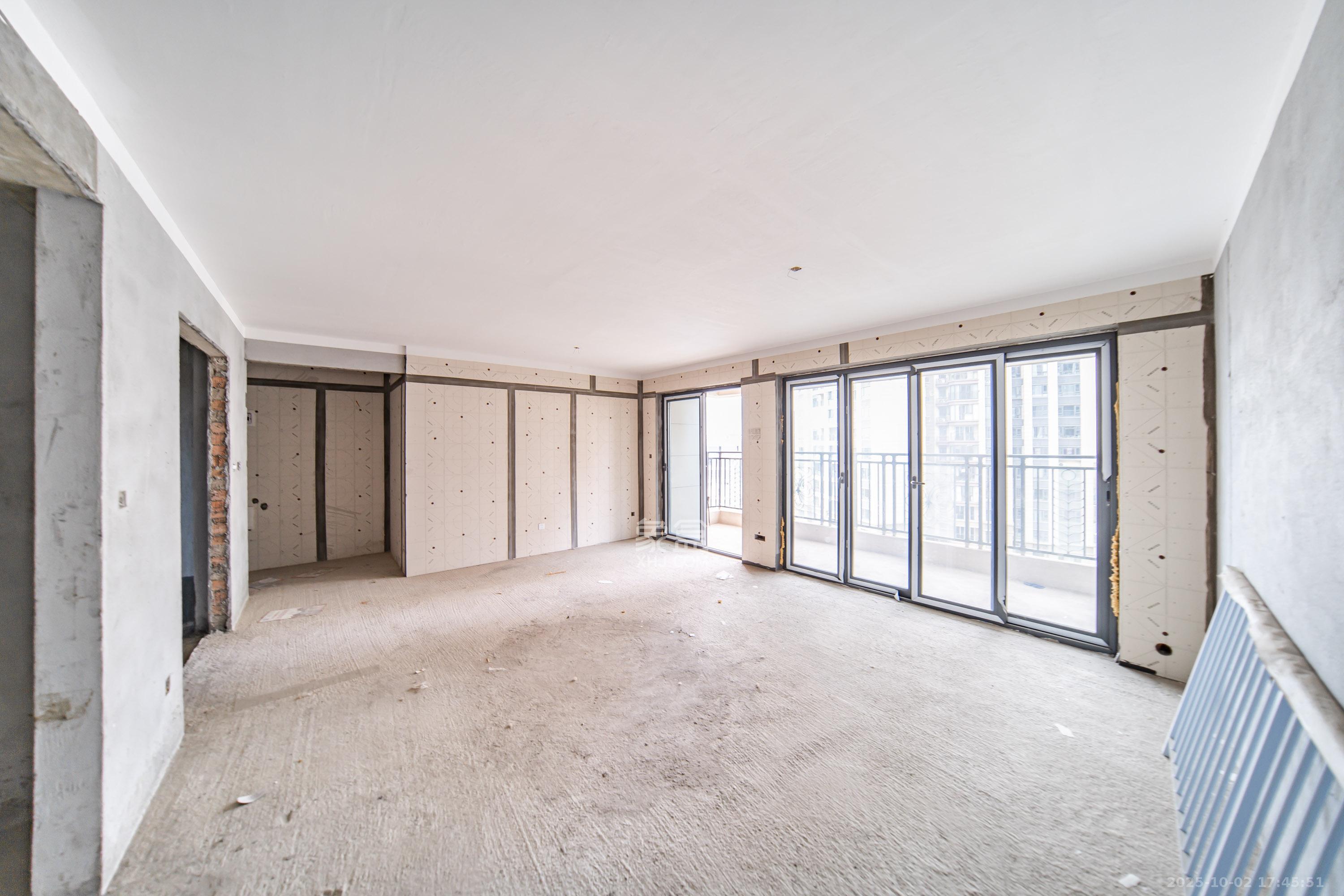 梦想滨江左岸 3室2厅2卫 73.0万 梦想滨江左岸 3室2厅2卫 73.0万客厅