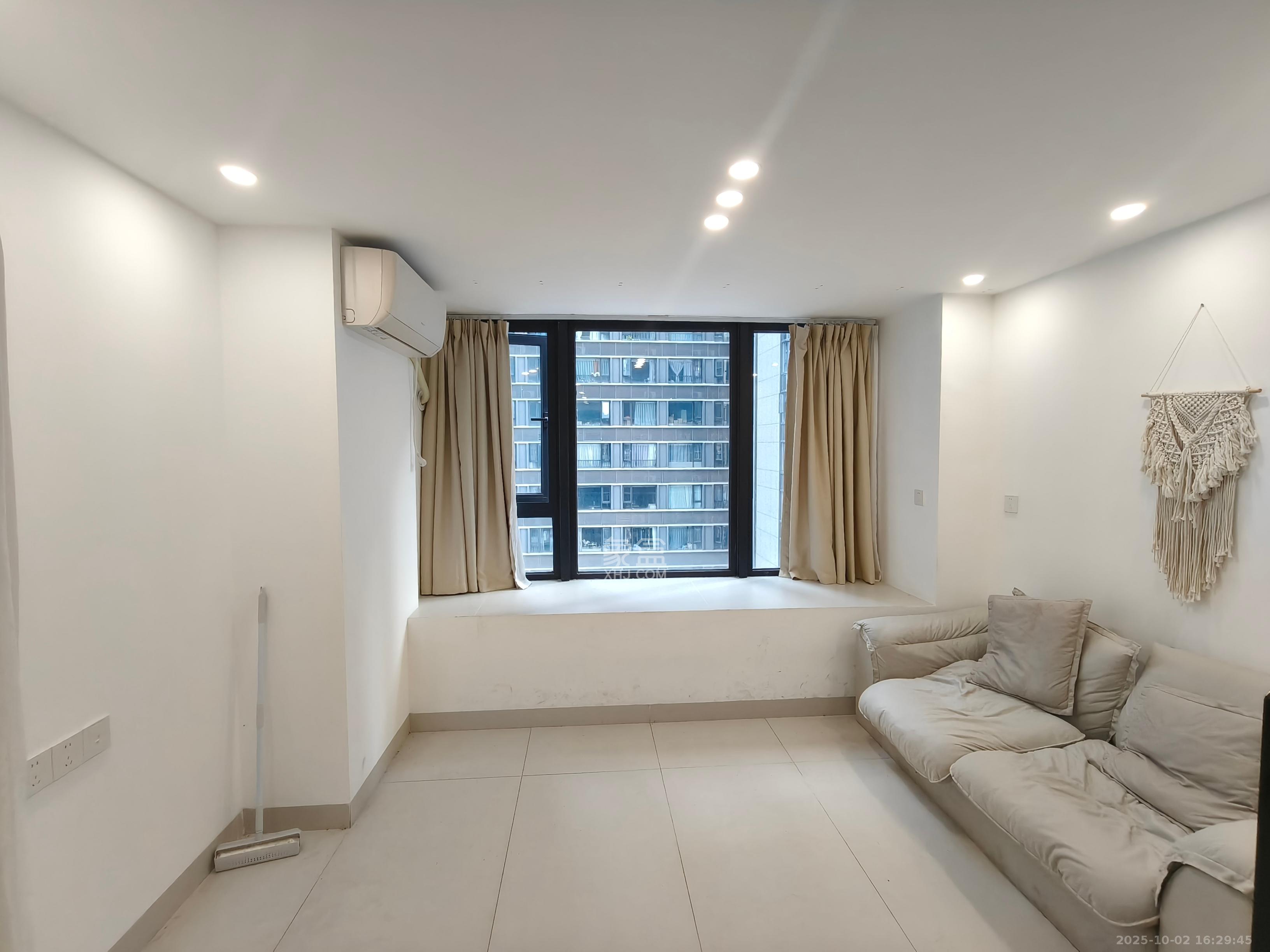 龙湖铂金岛  2室1厅1卫    2200.0元/月室内图