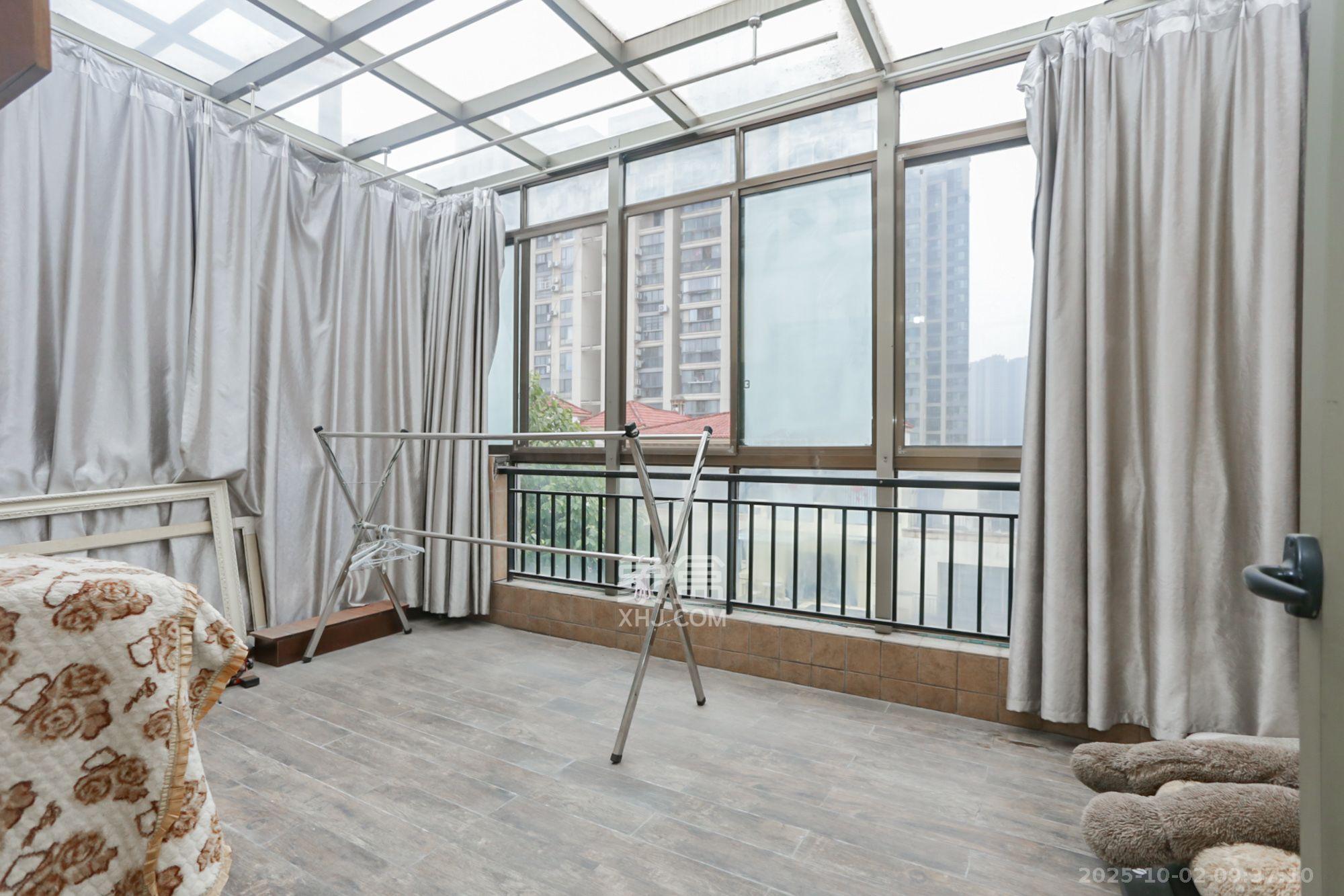 卓越蔚蓝海岸二期  4室2厅2卫    5200.0元/月室内图