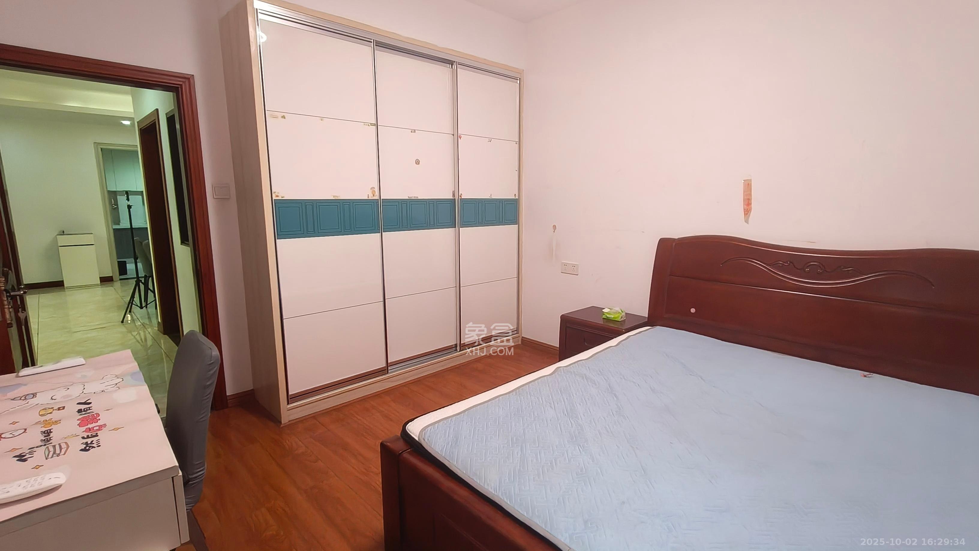 第六都（陆都小区）  4室2厅2卫    3800.0元/月室内图