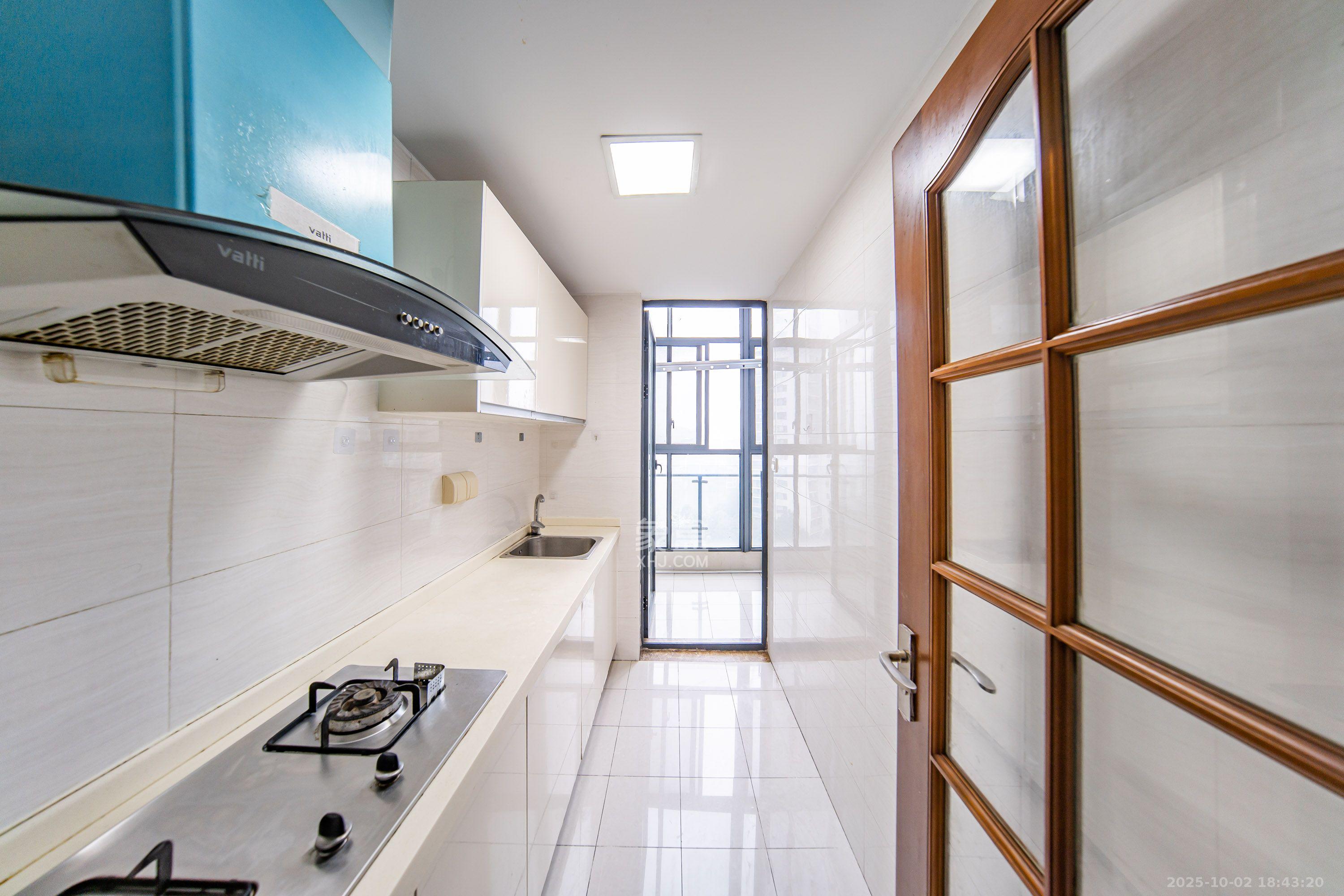 阳光100三期 4室2厅2卫 2600.0元/月 阳光100三期 4室2厅2卫 2600.0元/月室内图