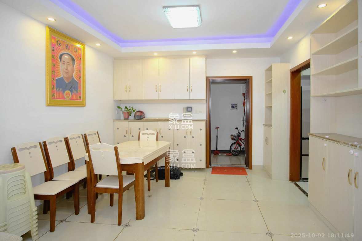 三一街区  3室2厅1卫    62.8万 三一街区  3室2厅1卫    62.8万客厅