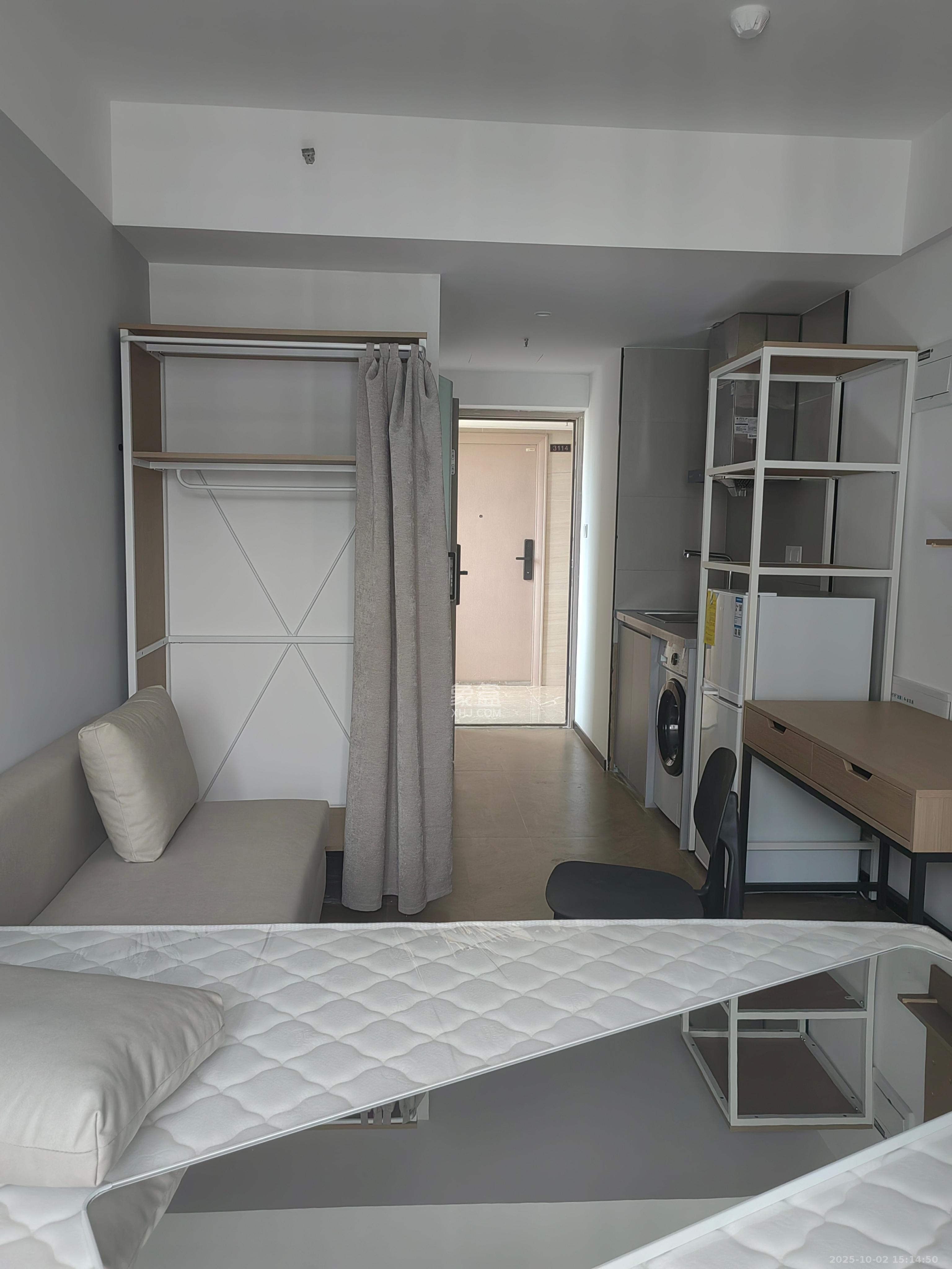 保利中环广场(保利中悦苑)  1室0厅1卫    1400.0元/月 保利中环广场(保利中悦苑)  1室0厅1卫    1400.0元/月