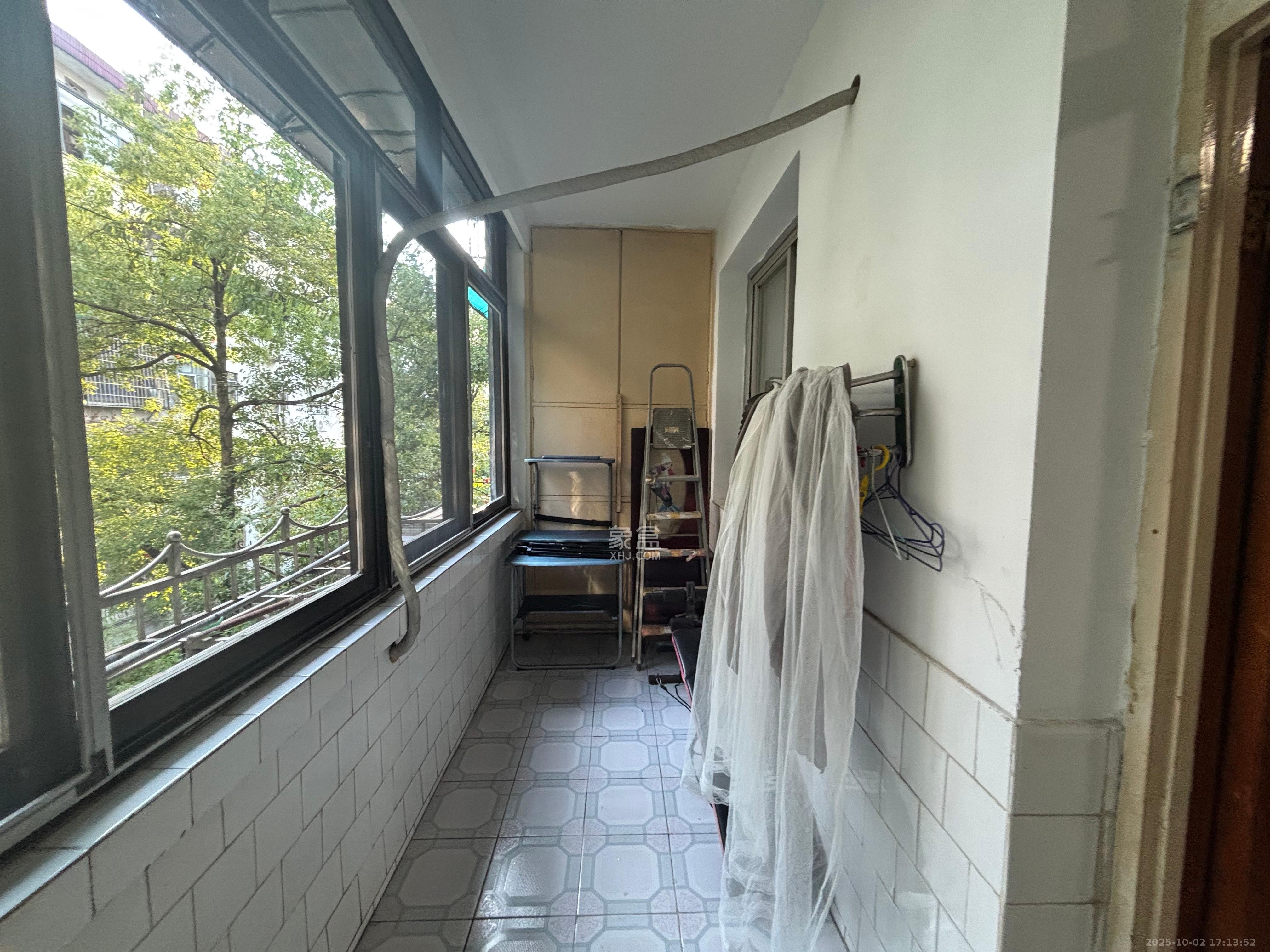 涂家冲社区(涂新小区、农商银行宿舍) 2室2厅1卫 2100.0元/月 涂家冲社区(涂新小区、农商银行宿舍) 2室2厅1卫 2100.0元/月室内图