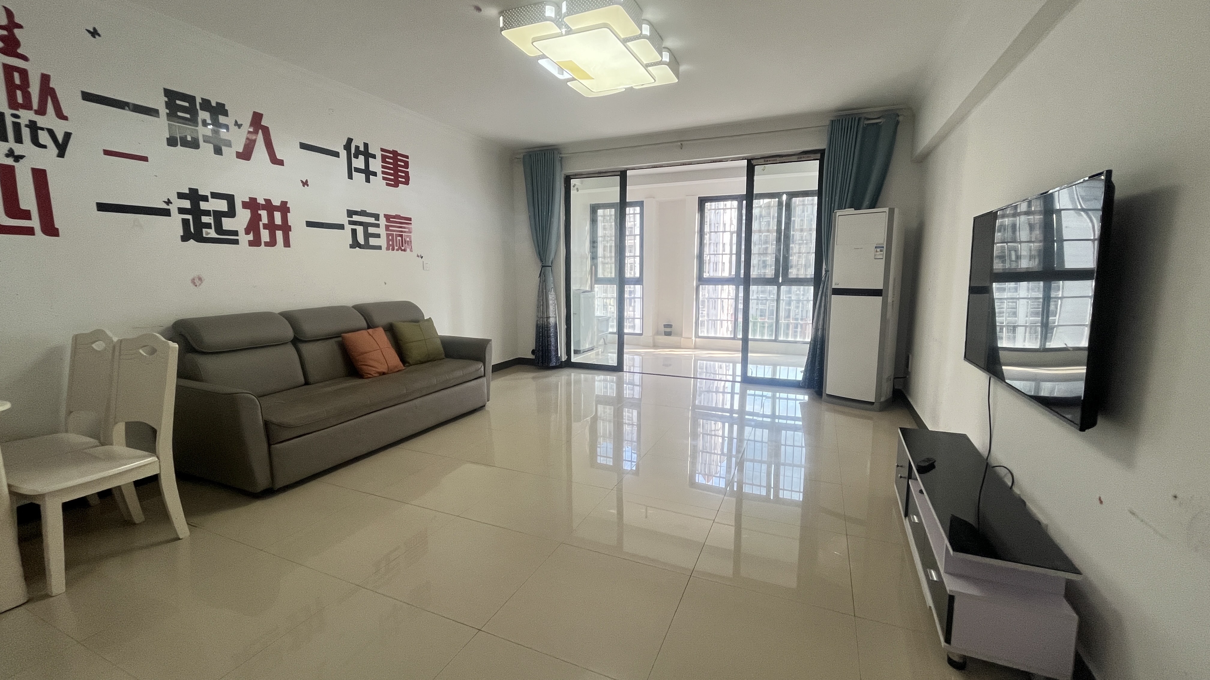 龙洲馨苑  3室2厅2卫    2200.0元/月室内图