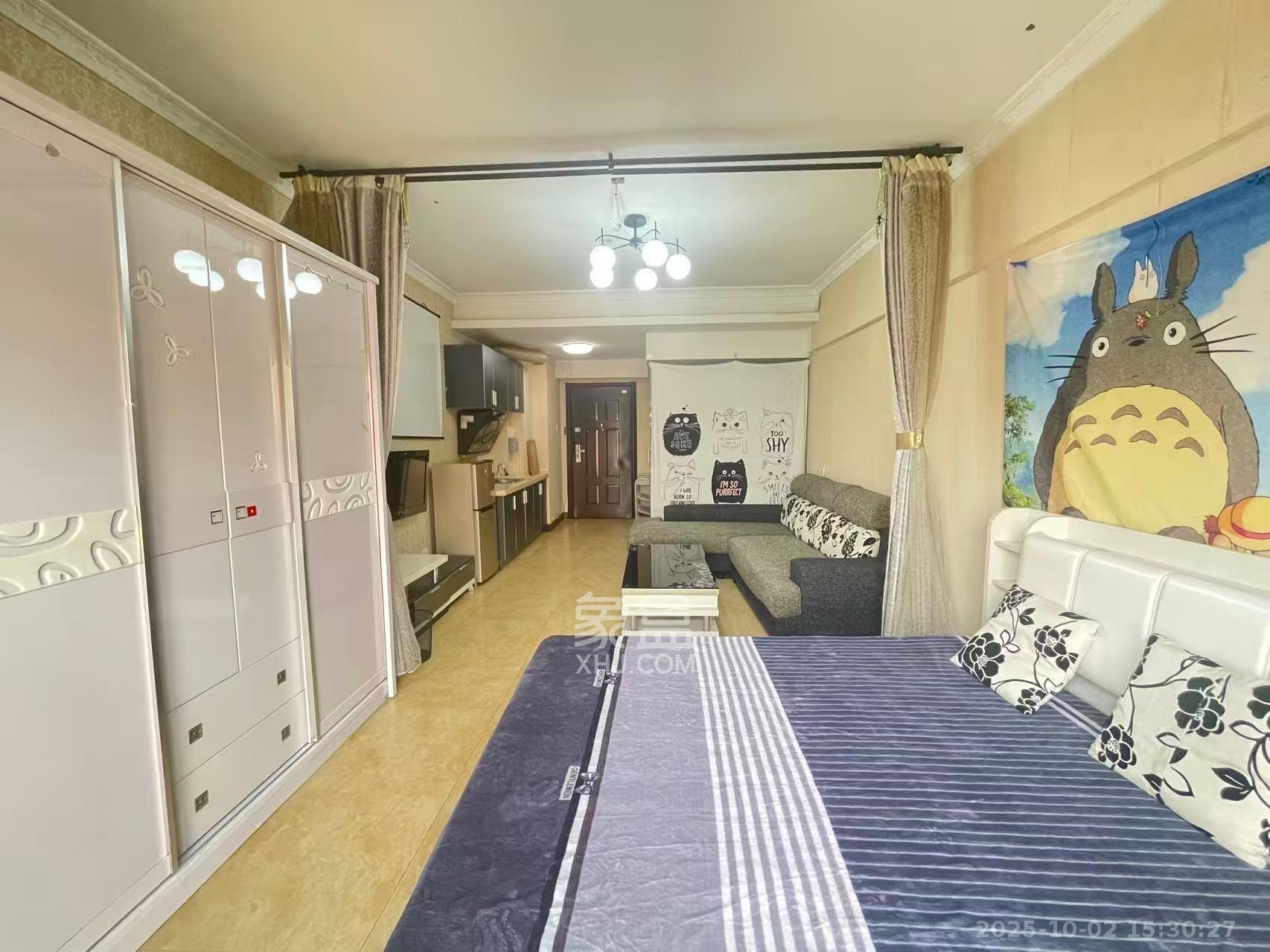 山水华景  1室1厅1卫    1300.0元/月室内图