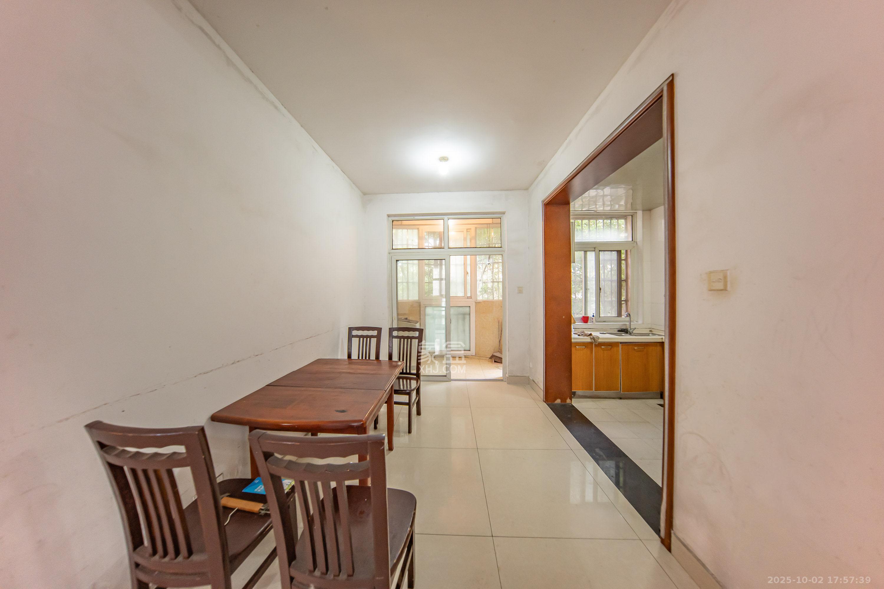 枫华府第  3室2厅2卫    46.8万 枫华府第  3室2厅2卫    46.8万客厅