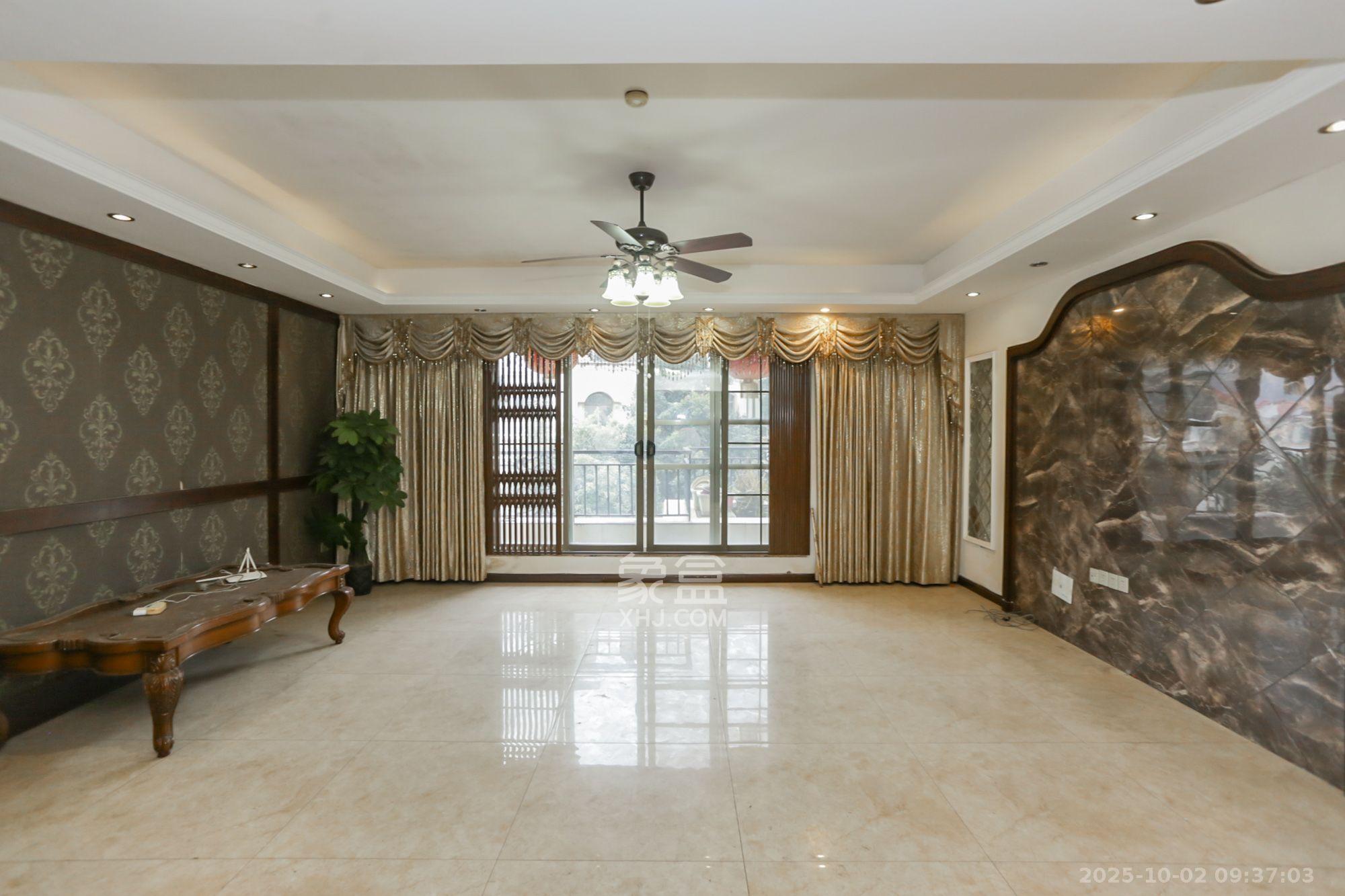 卓越蔚蓝海岸二期  4室2厅2卫    5200.0元/月室内图1