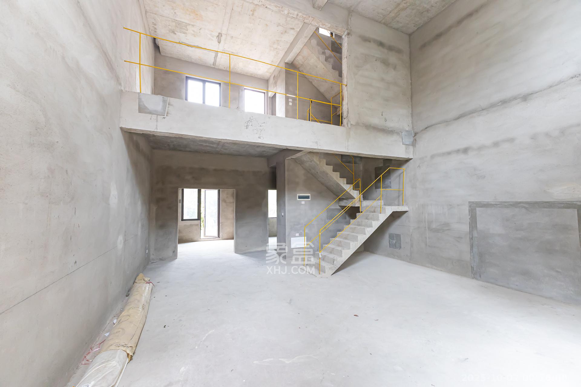 龙湖璟宸原著(龙湖紫宸) 5室2厅4卫 285.0万 龙湖璟宸原著(龙湖紫宸) 5室2厅4卫 285.0万客厅