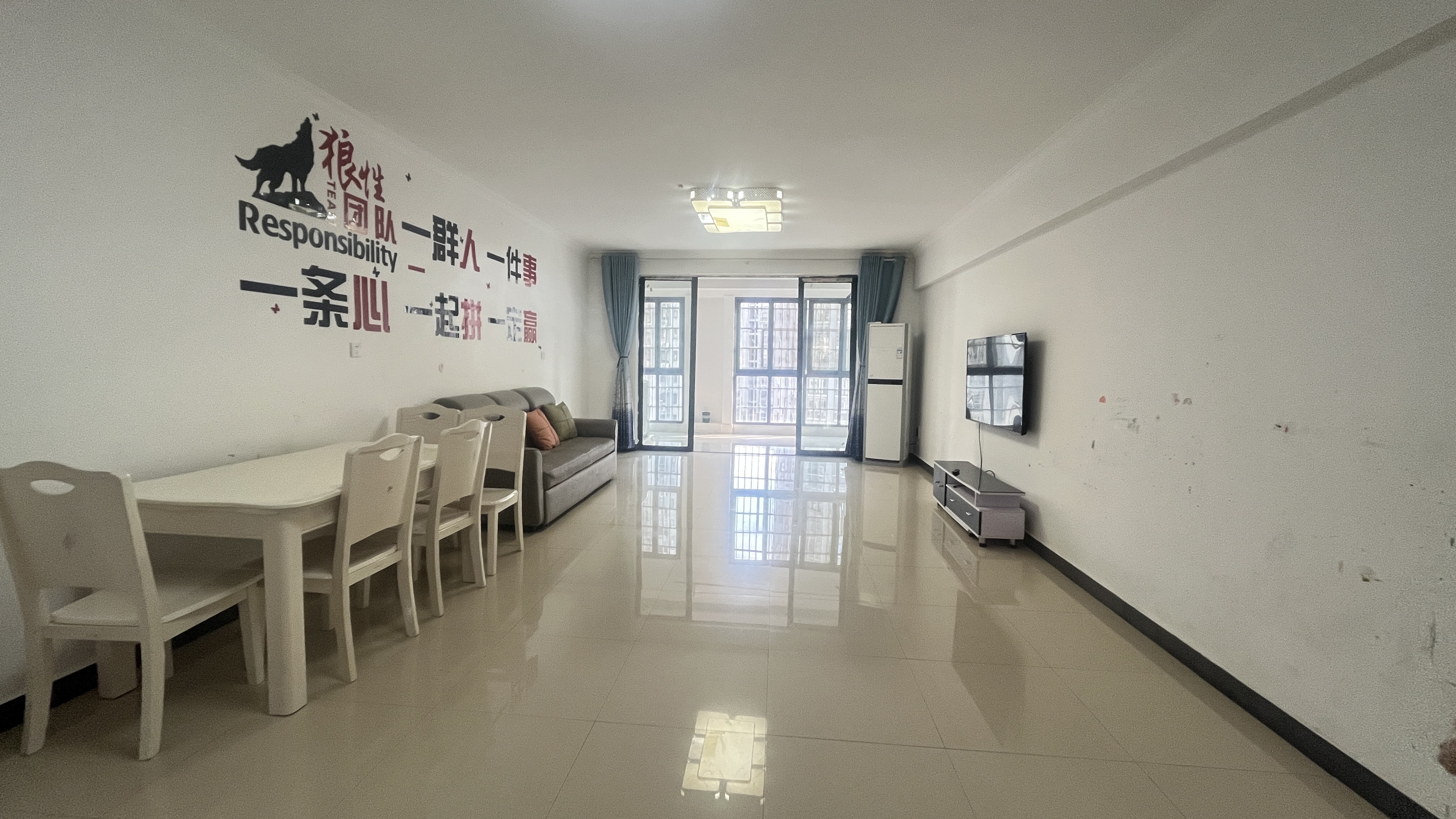 龙洲馨苑  3室2厅2卫    2200.0元/月室内图