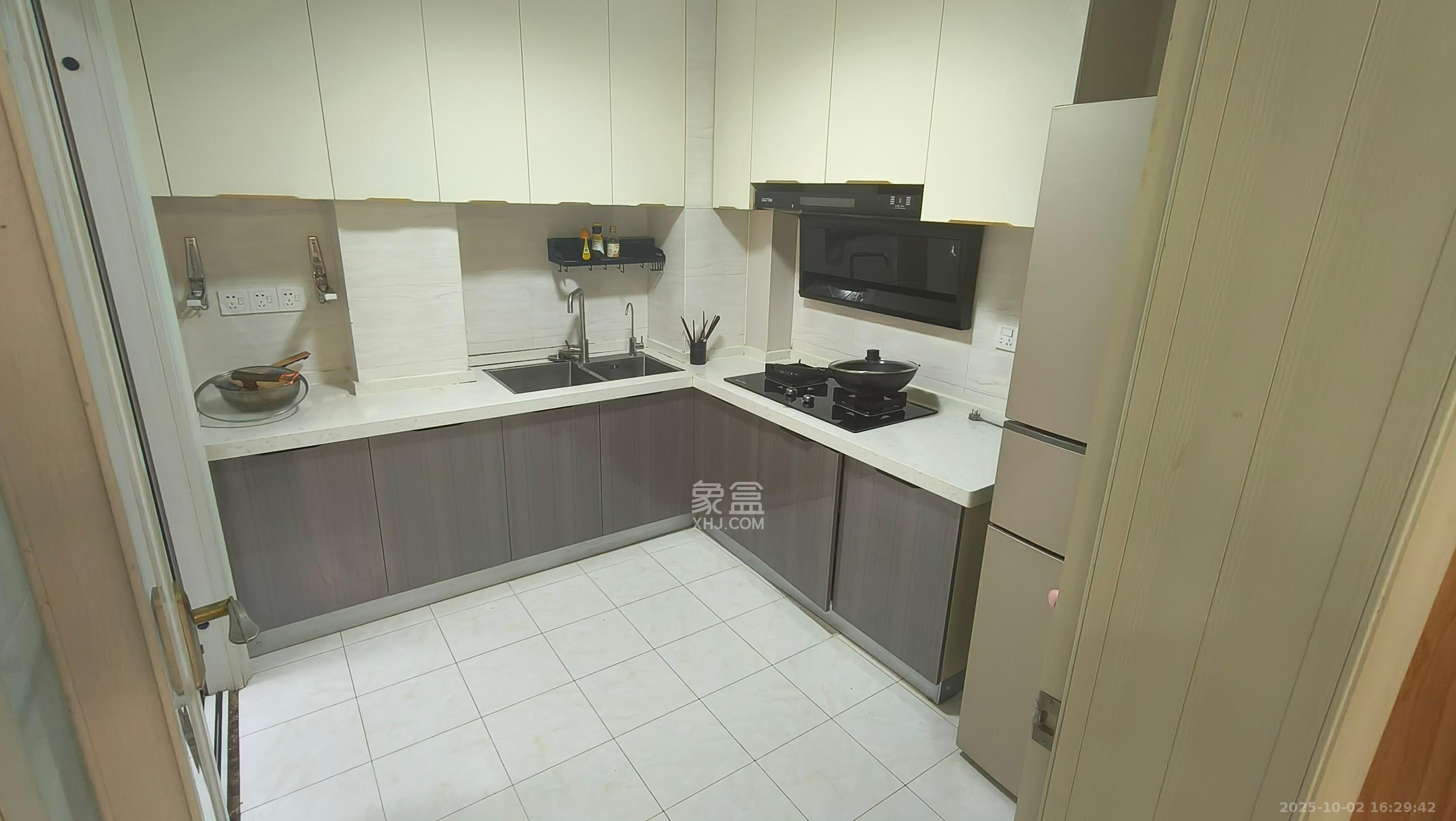 第六都(陆都小区) 4室2厅2卫 3800.0元/月 第六都(陆都小区) 4室2厅2卫 3800.0元/月室内图