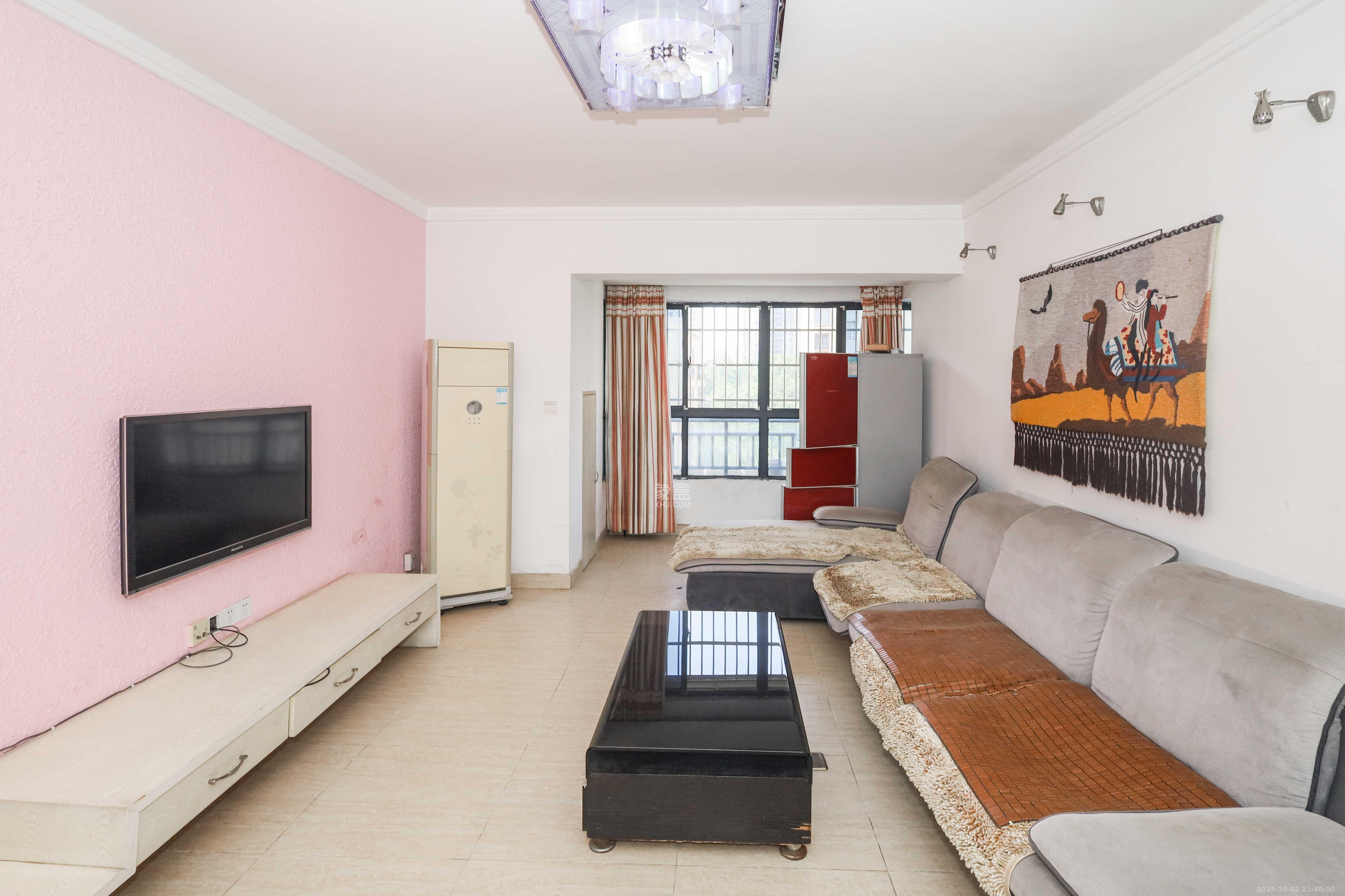 保利麓谷林语A区 3室2厅1卫 79.0万 保利麓谷林语A区 3室2厅1卫 79.0万客厅