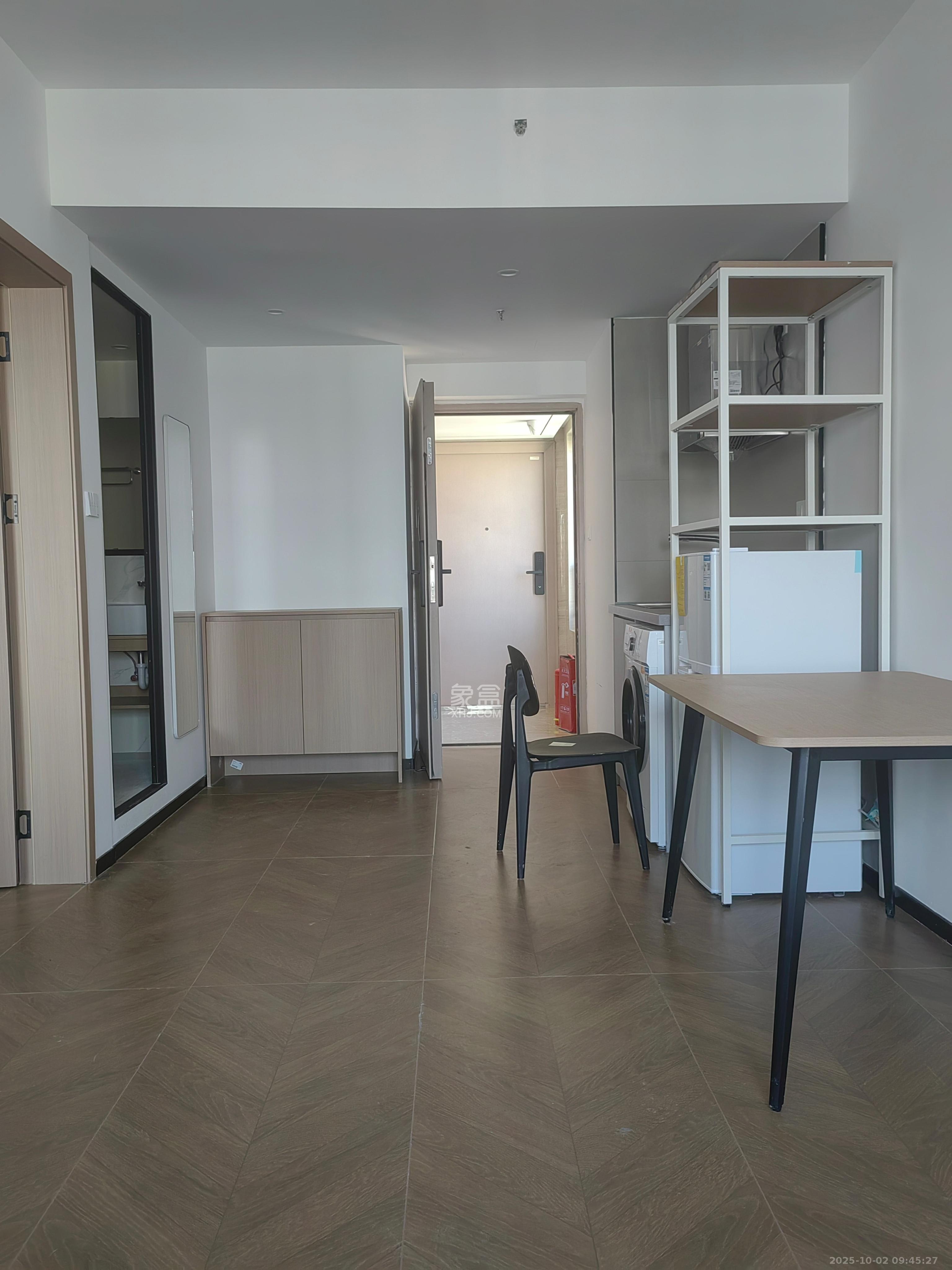 保利中环广场(保利中悦苑) 1室1厅1卫 2200.0元/月 保利中环广场(保利中悦苑) 1室1厅1卫 2200.0元/月室内图