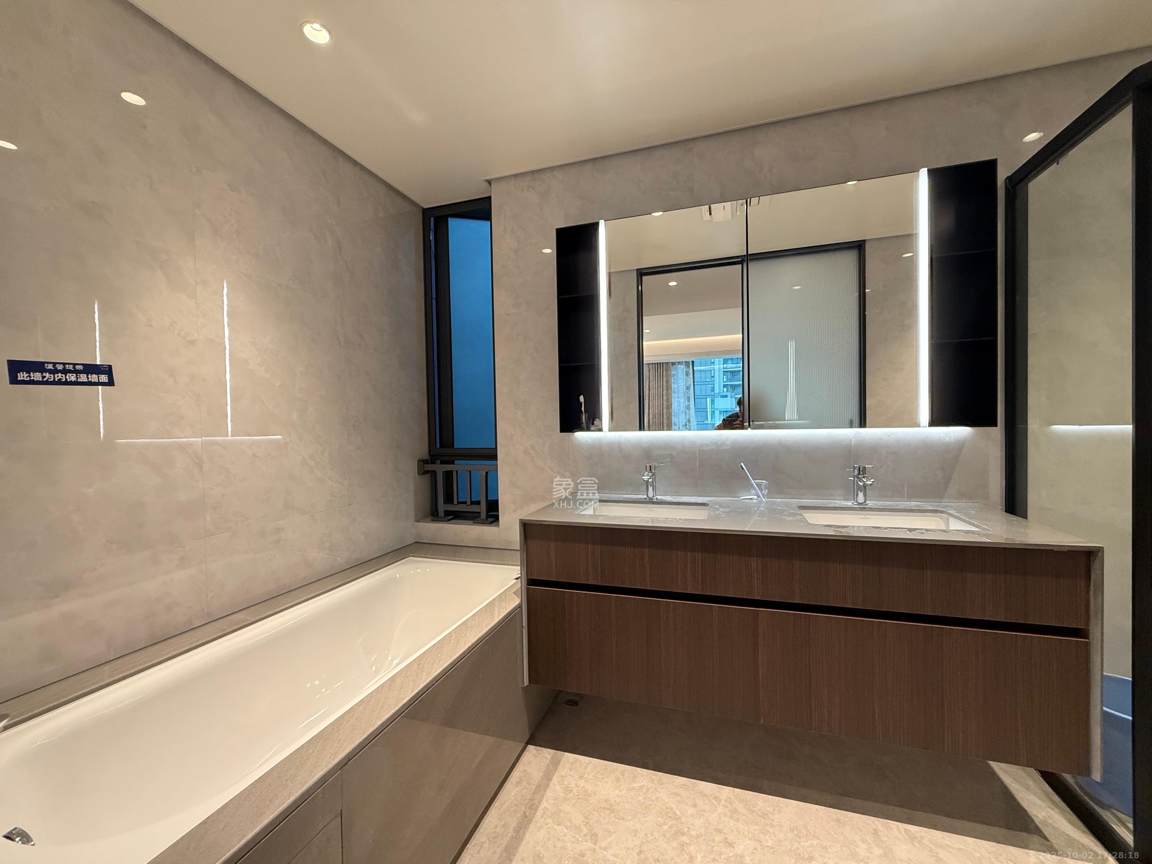 招商蛇口滨江境 4室2厅2卫 12000.0元/月 招商蛇口滨江境 4室2厅2卫 12000.0元/月室内图