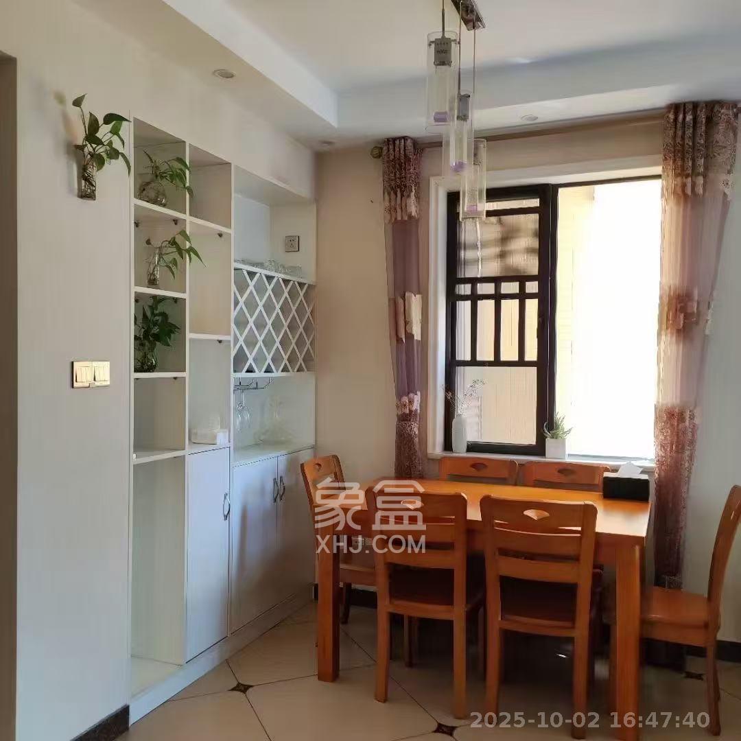 欧莱雅郡 3室2厅1卫 1800.0元/月 欧莱雅郡 3室2厅1卫 1800.0元/月室内图