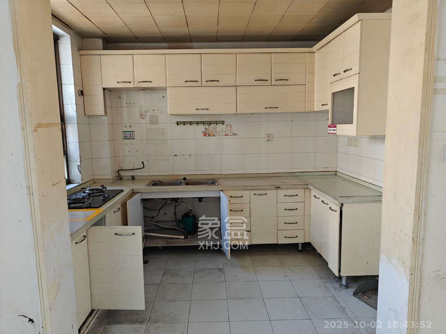 金府嘉苑 3室2厅2卫 4500.0元/月 金府嘉苑 3室2厅2卫 4500.0元/月室内图