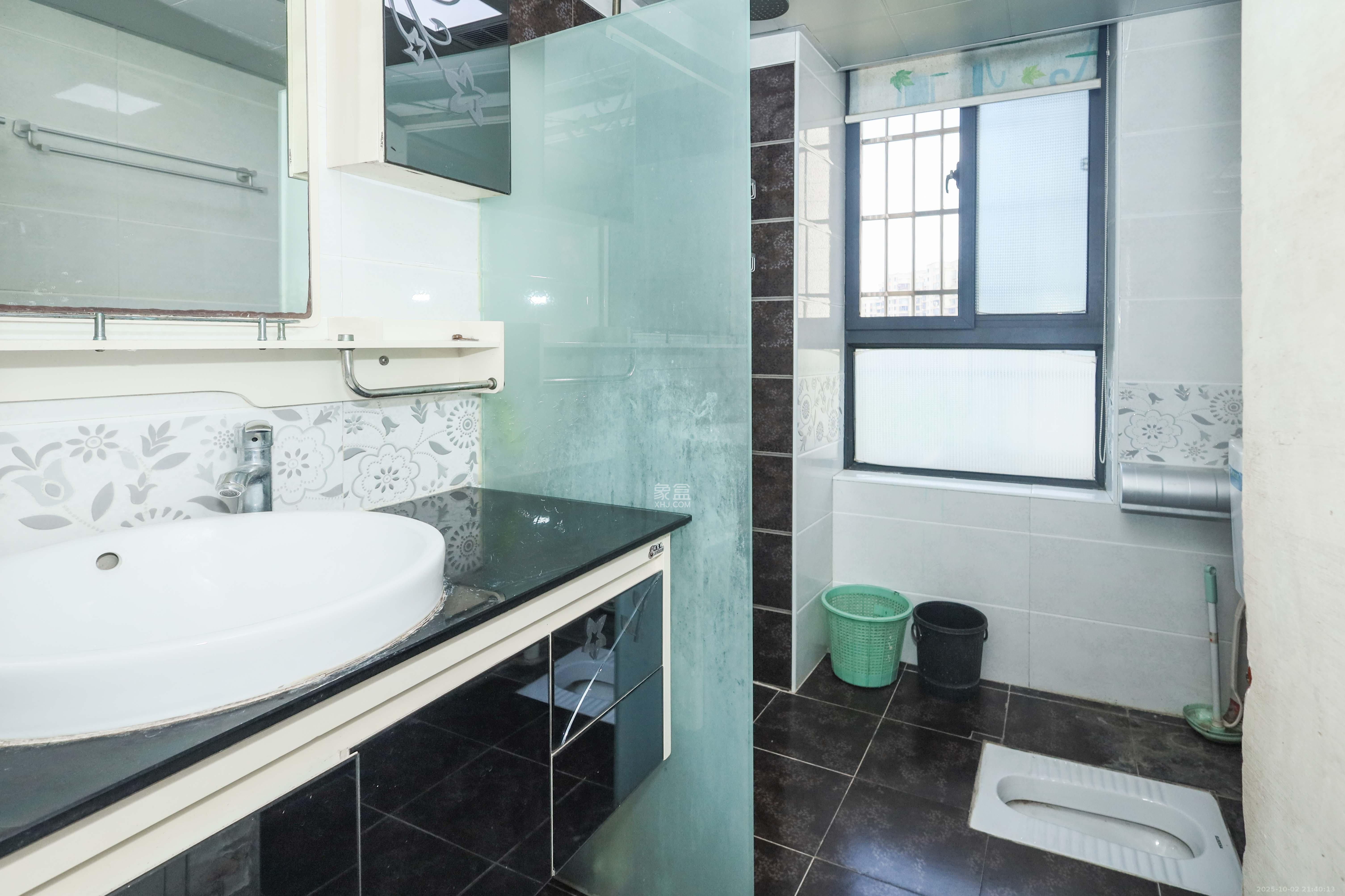 保利麓谷林语A区  3室2厅1卫    79.0万卫生间