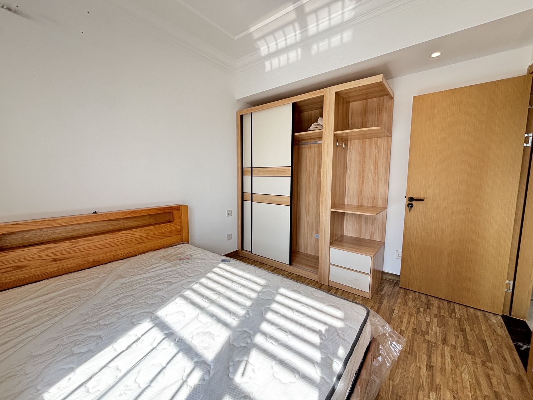 伊泰天骄三期  1室0厅0卫    125.0万 伊泰天骄三期  1室0厅0卫    125.0万室内图