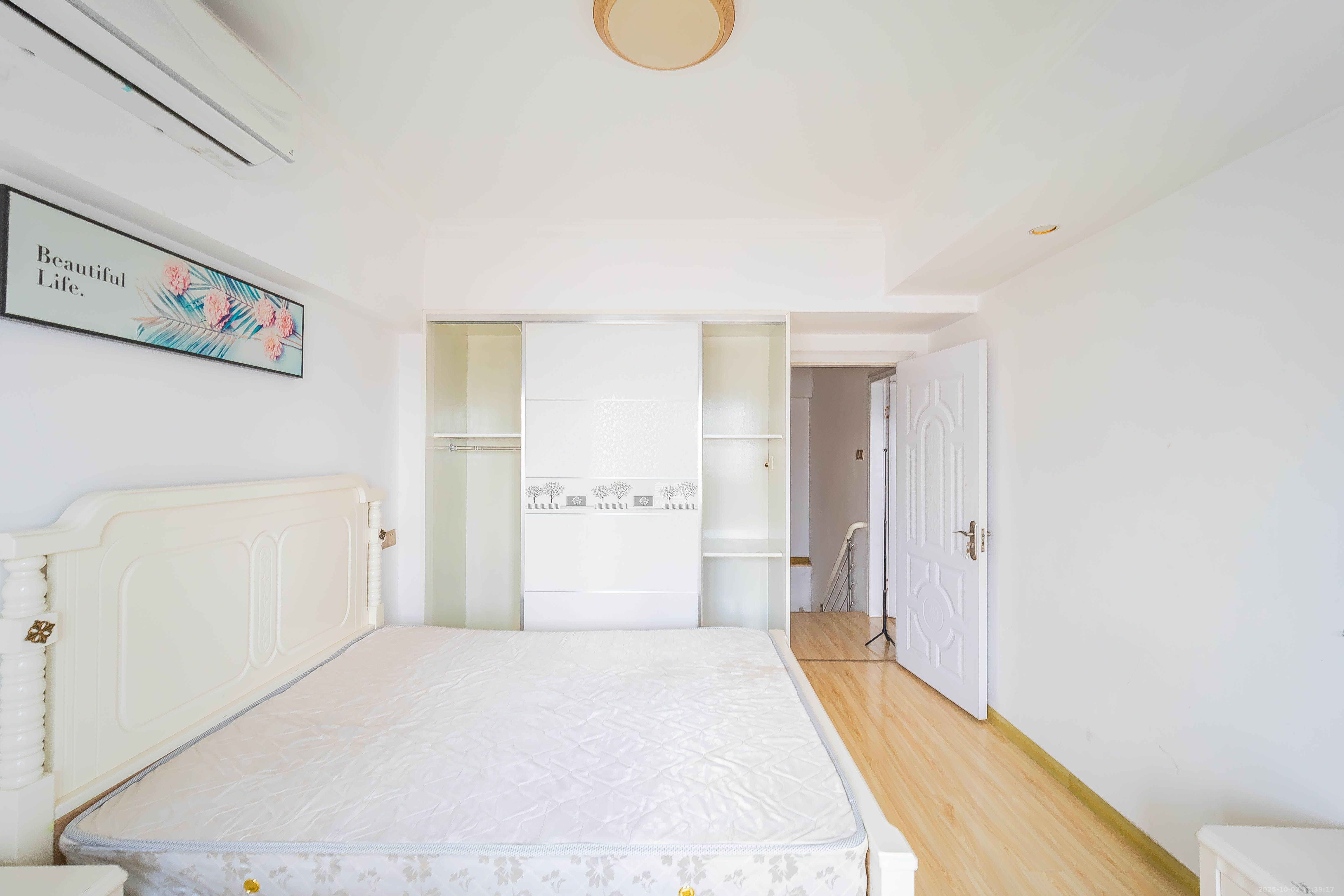 在水一方 3室2厅1卫 2600.0元/月 在水一方 3室2厅1卫 2600.0元/月室内图